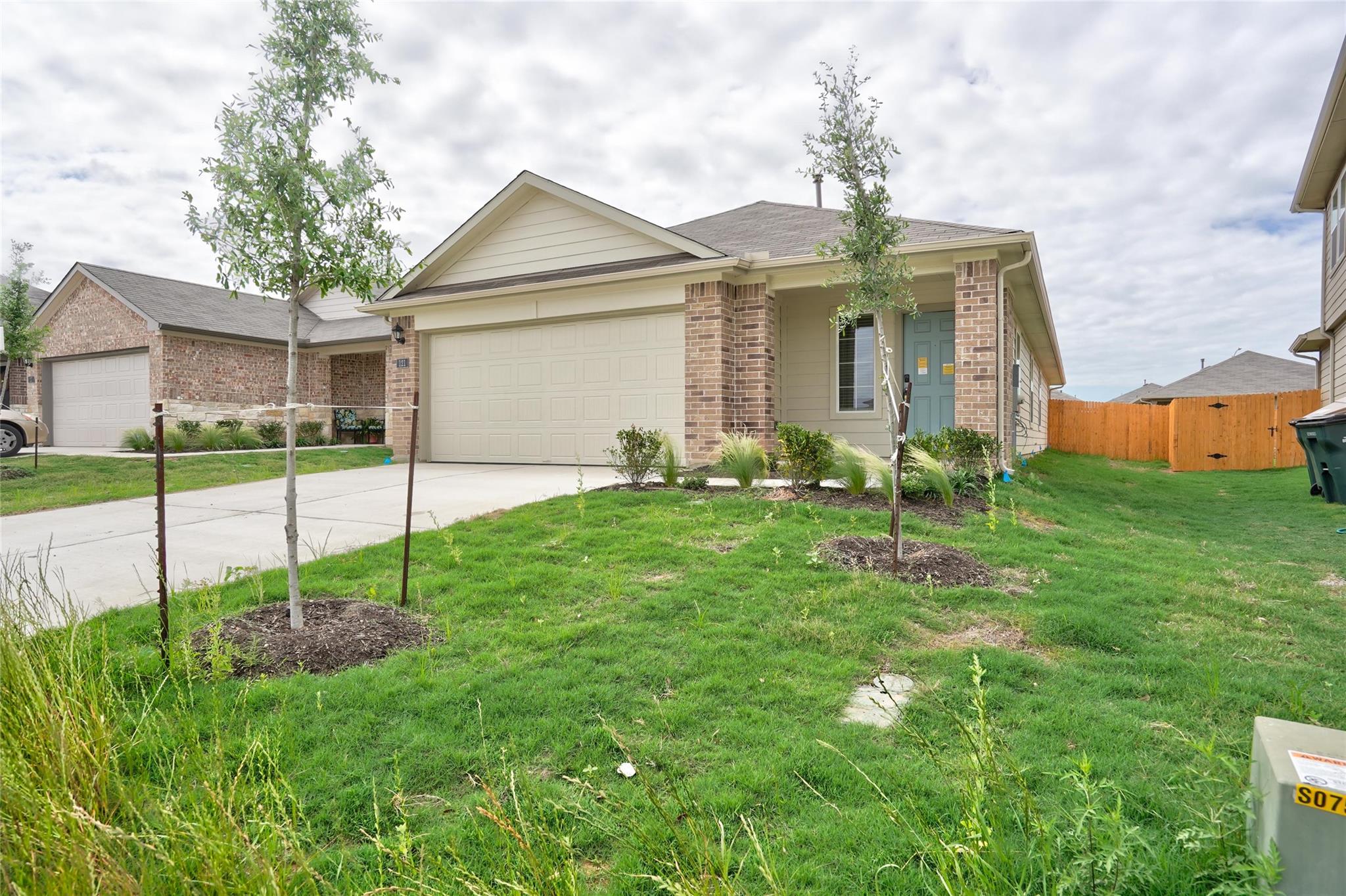 121 Roanwood Dr, San Marcos, TX 78666