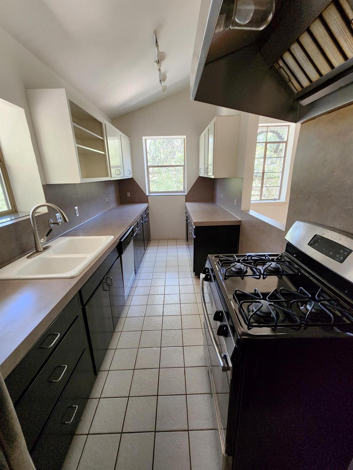 850 Forest View Drive, West Lake Hills, TX 78746