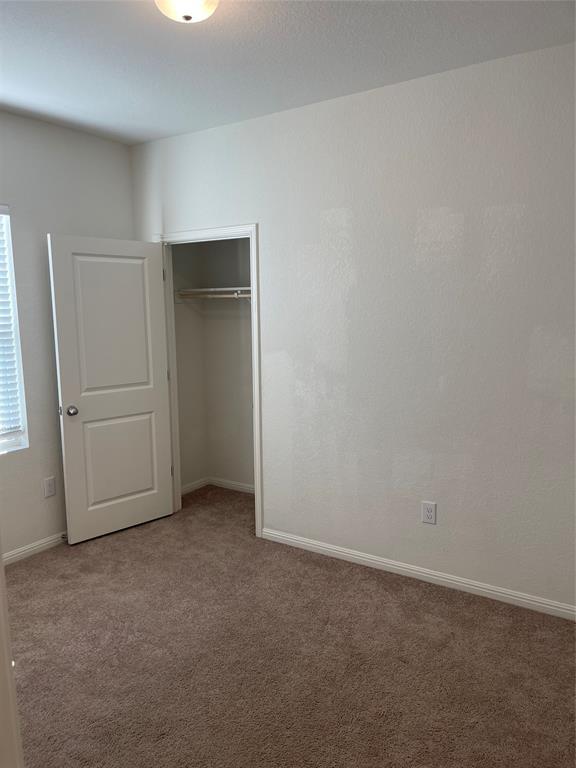 125 Peony Ln, Jarrell, TX 76537