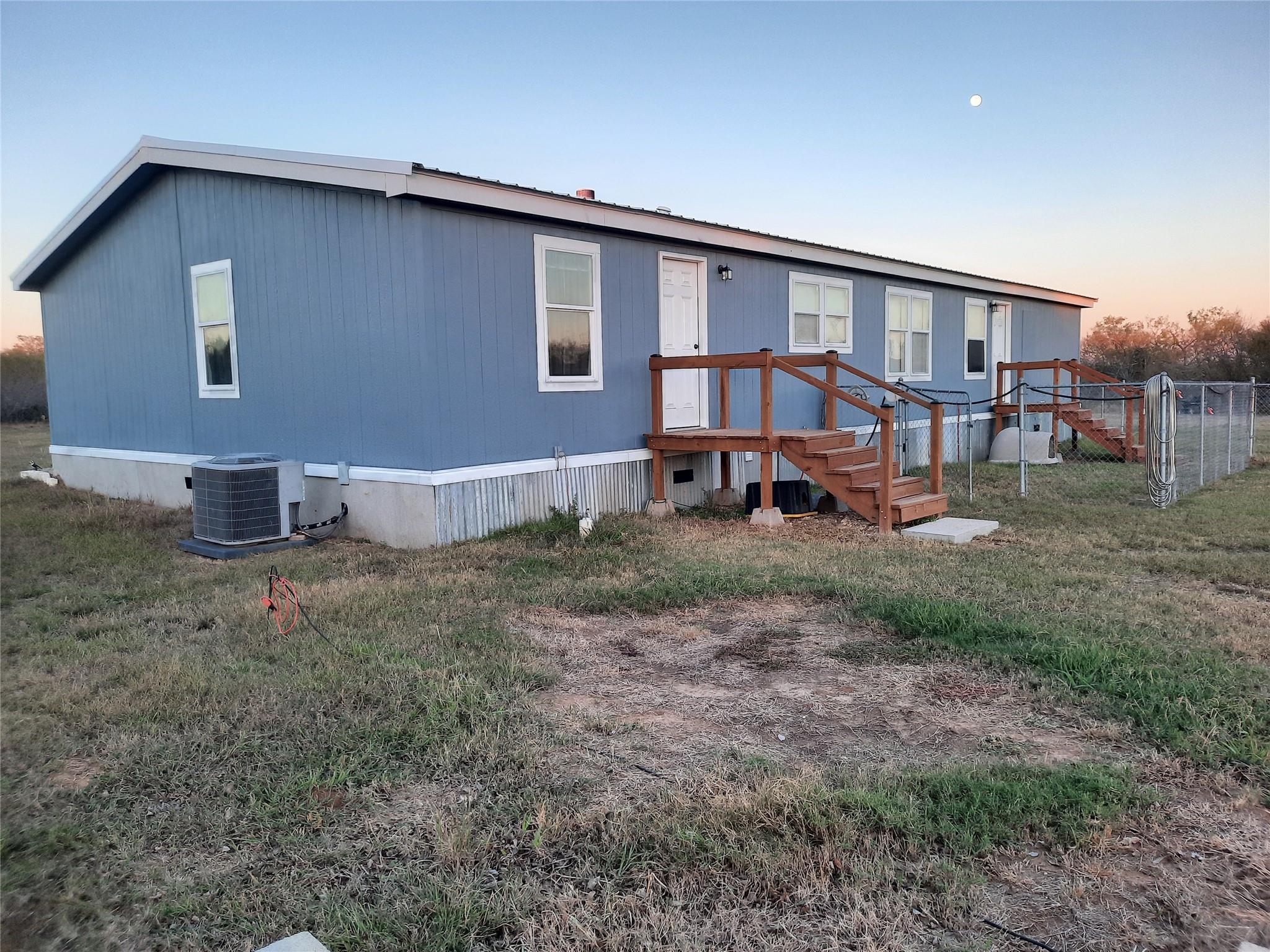 3160 Pettytown Rd, Dale, TX 78616