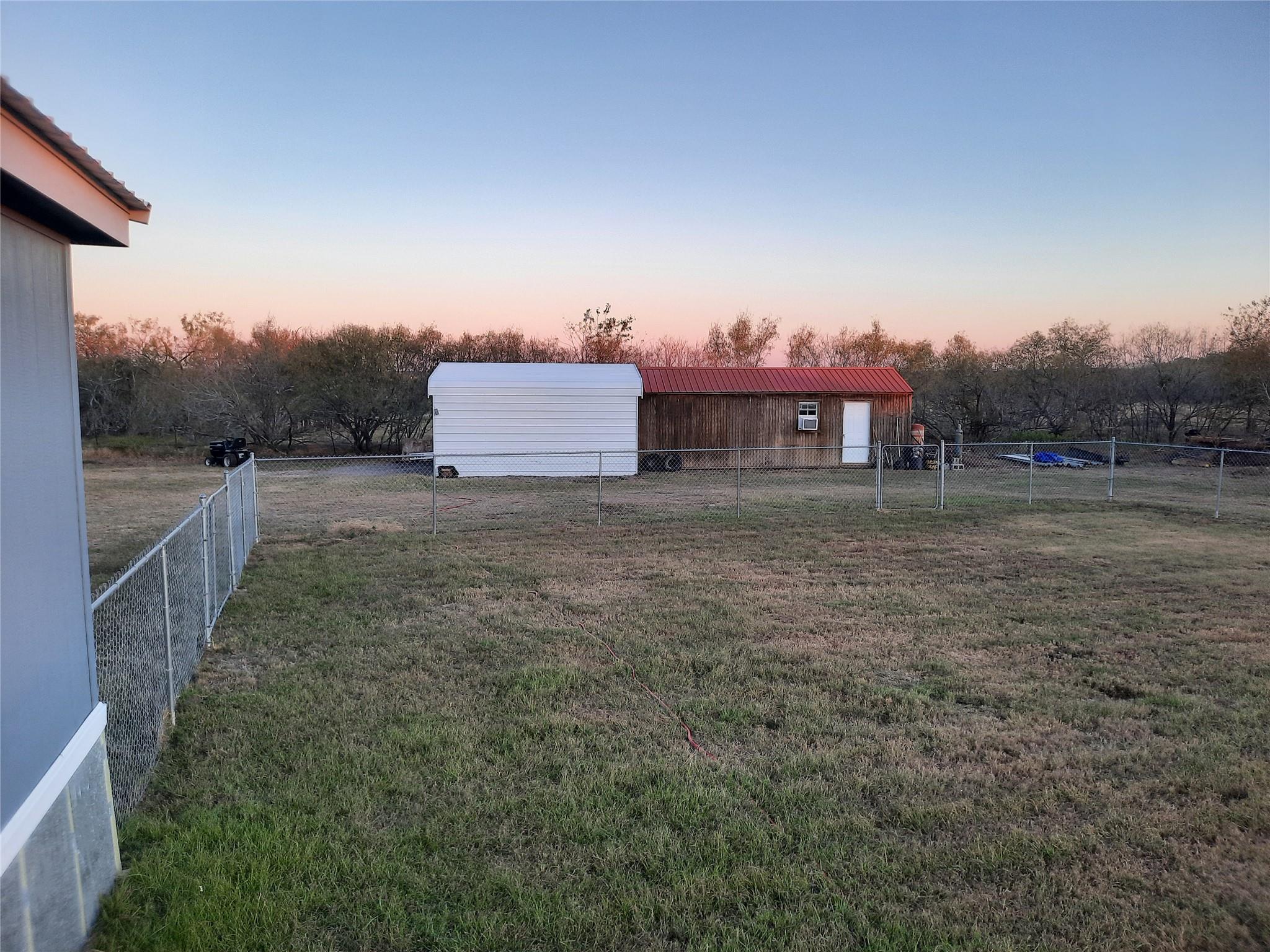 3160 Pettytown Rd, Dale, TX 78616