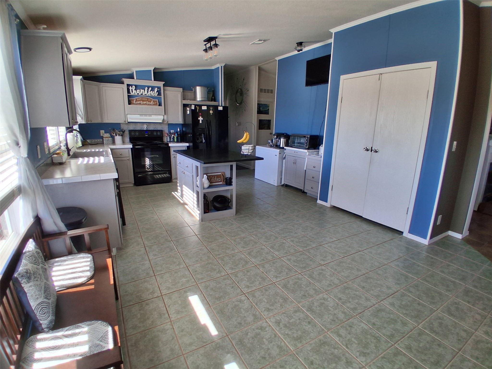 3160 Pettytown Rd, Dale, TX 78616