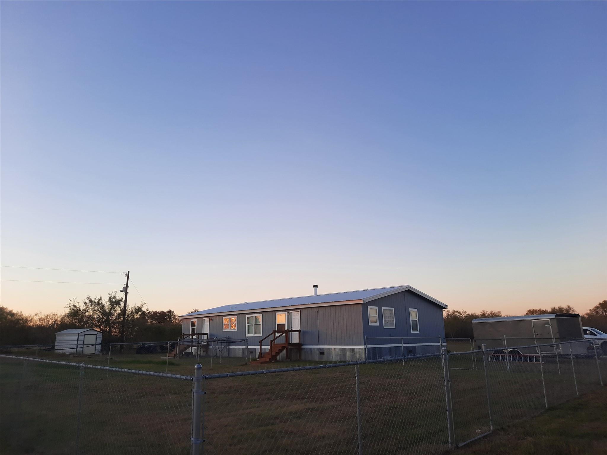 3160 Pettytown Rd, Dale, TX 78616