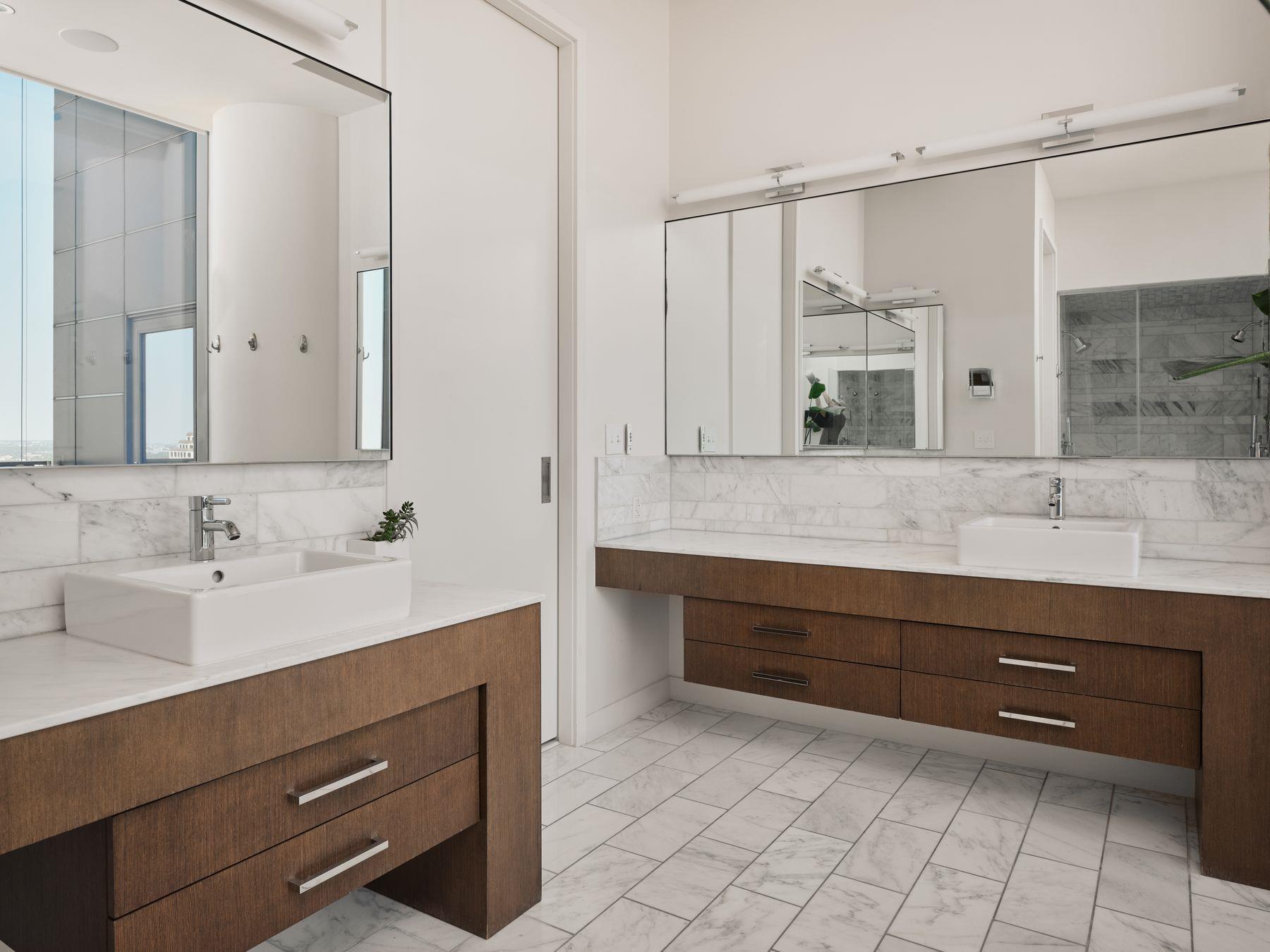 210 Lavaca St # 3504, Austin, TX 78701