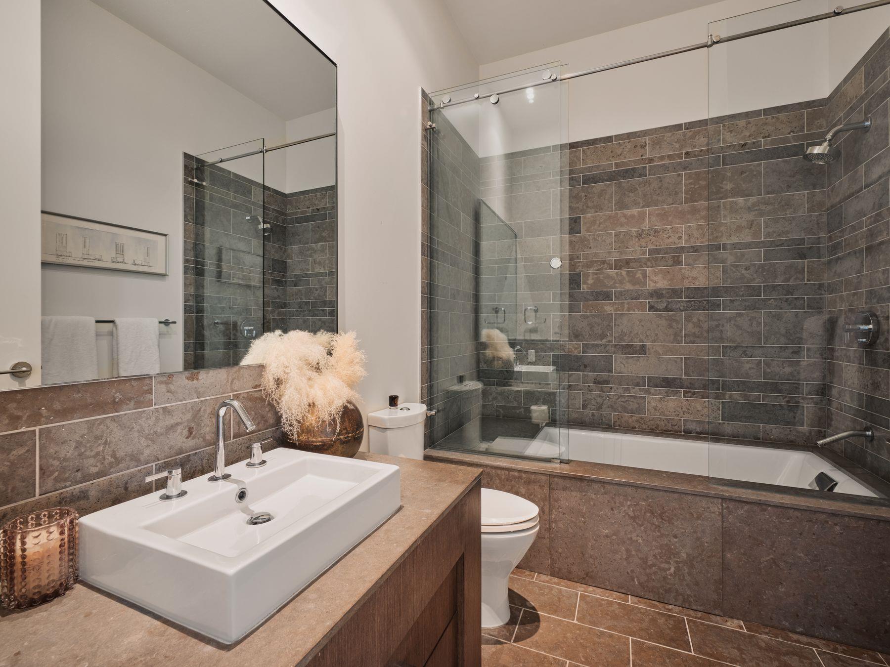 210 Lavaca St # 3504, Austin, TX 78701