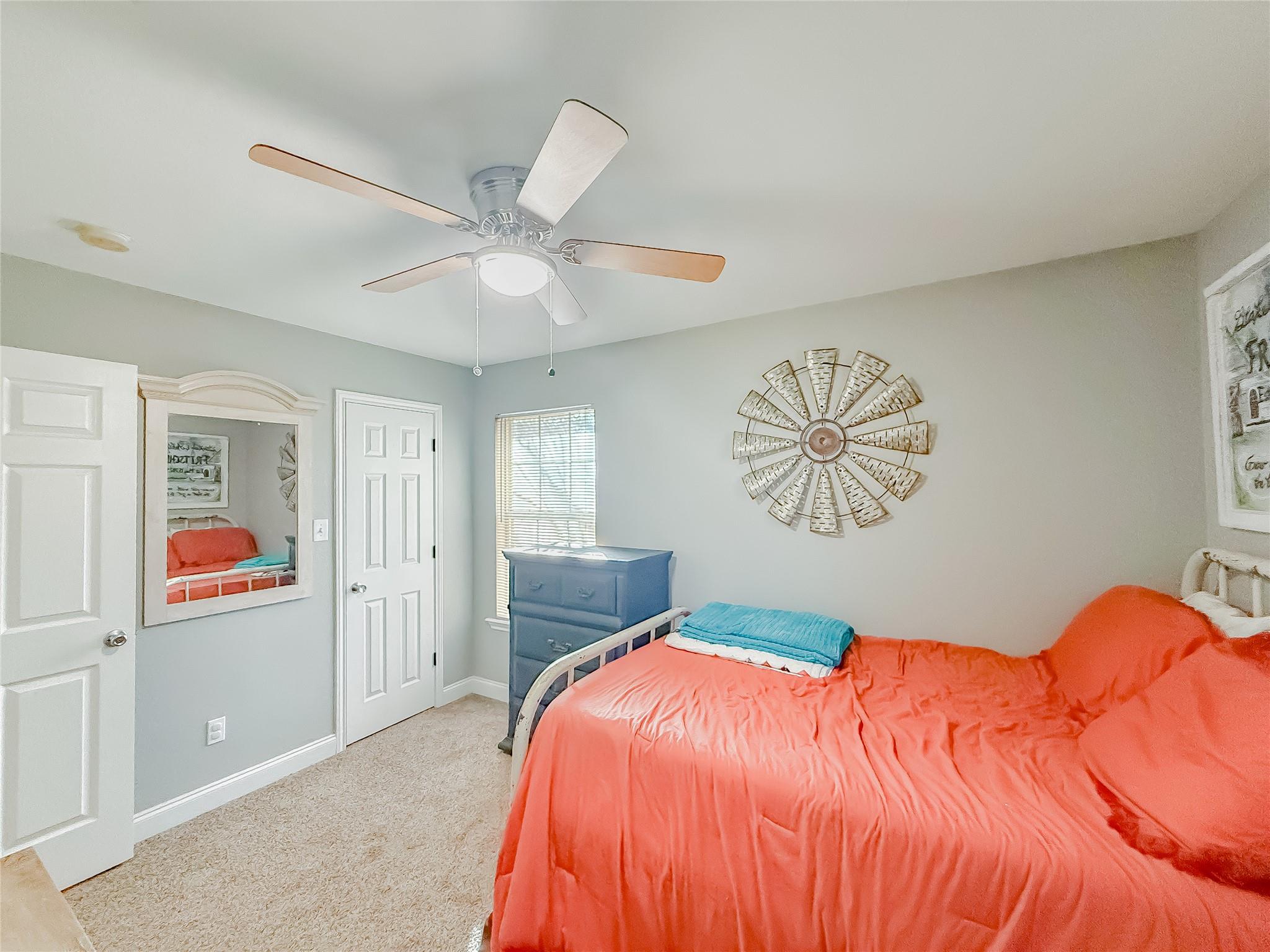 617 Caldwell St, Lexington, TX 78947