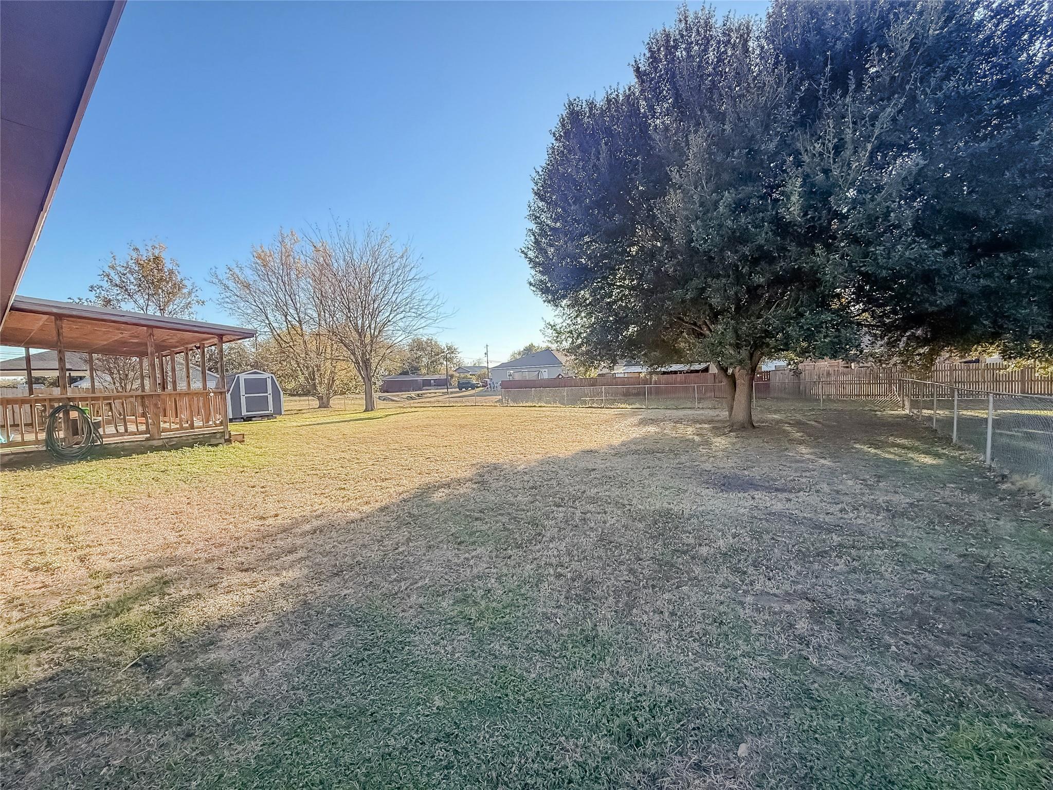 617 Caldwell St, Lexington, TX 78947