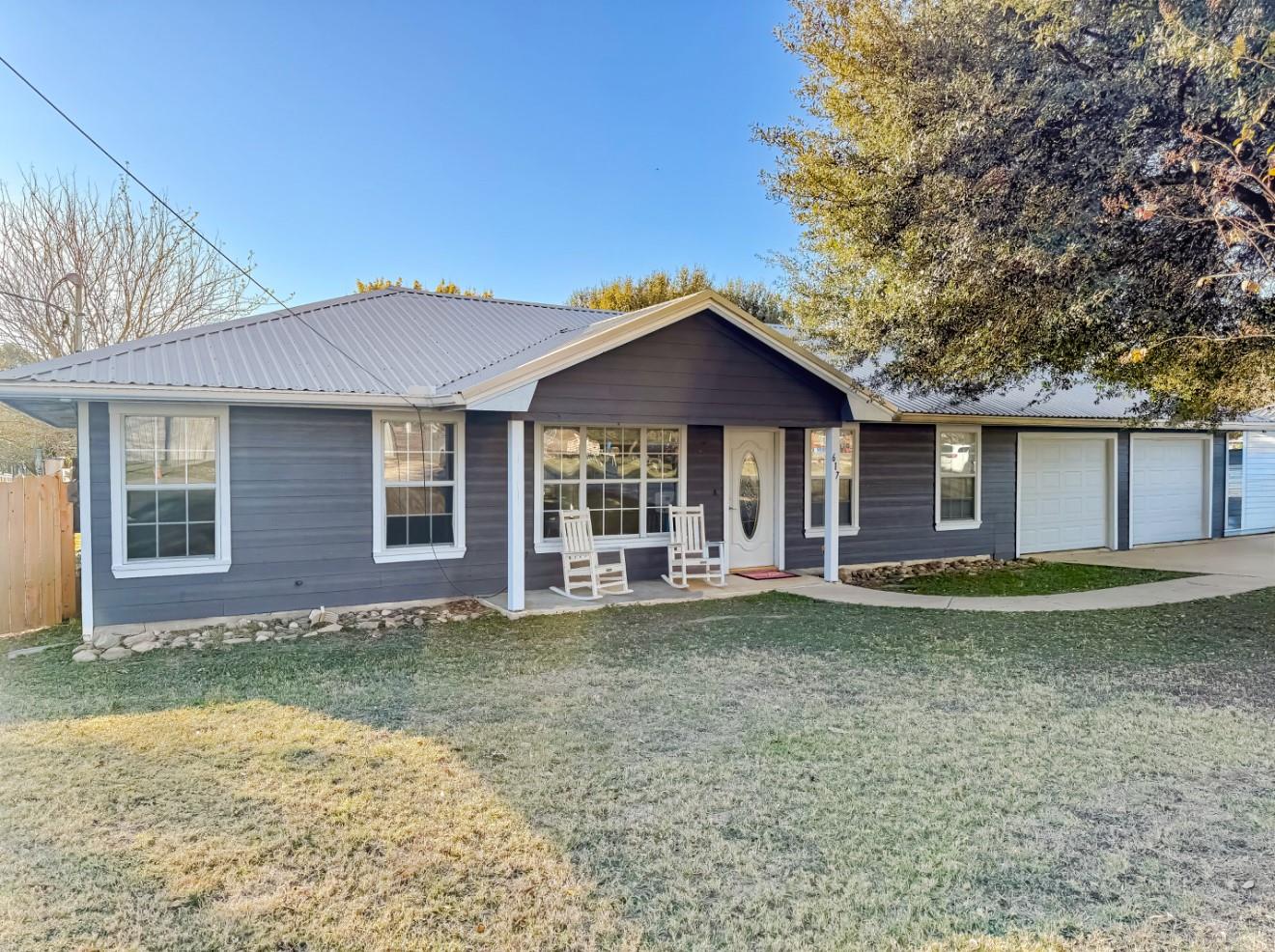 617 Caldwell St, Lexington, TX 78947