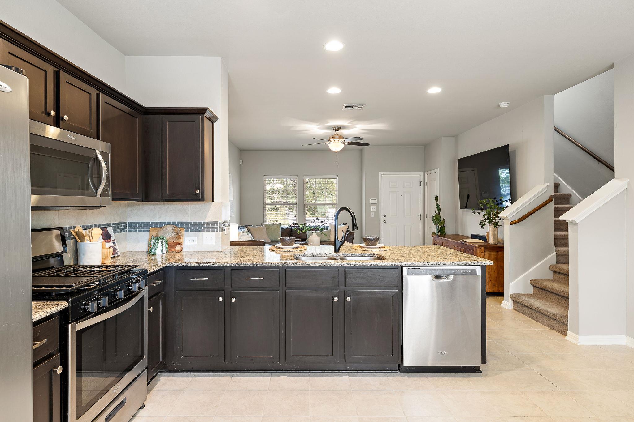 147 Wainscot Oak Way, San Marcos, TX 78666