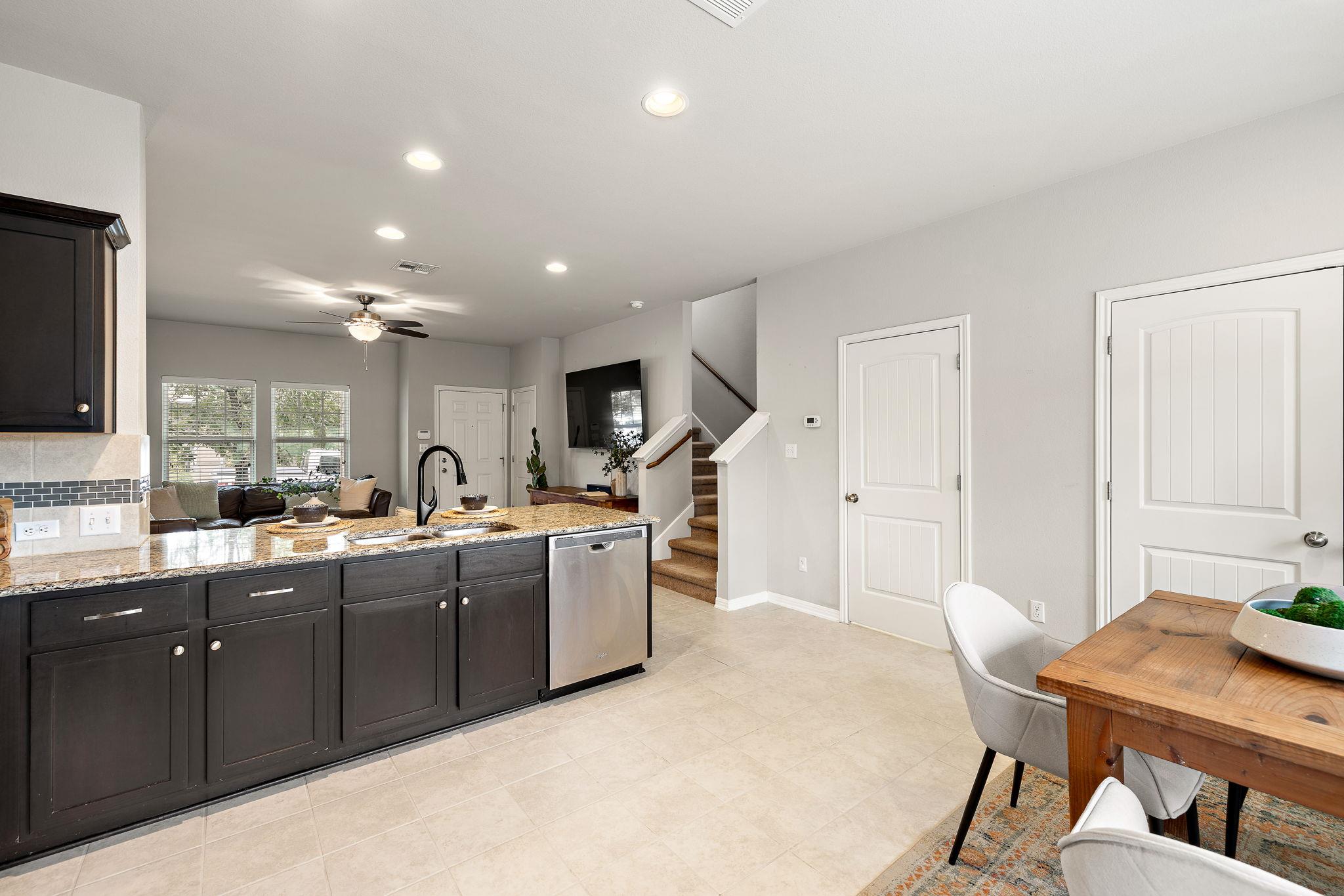 147 Wainscot Oak Way, San Marcos, TX 78666