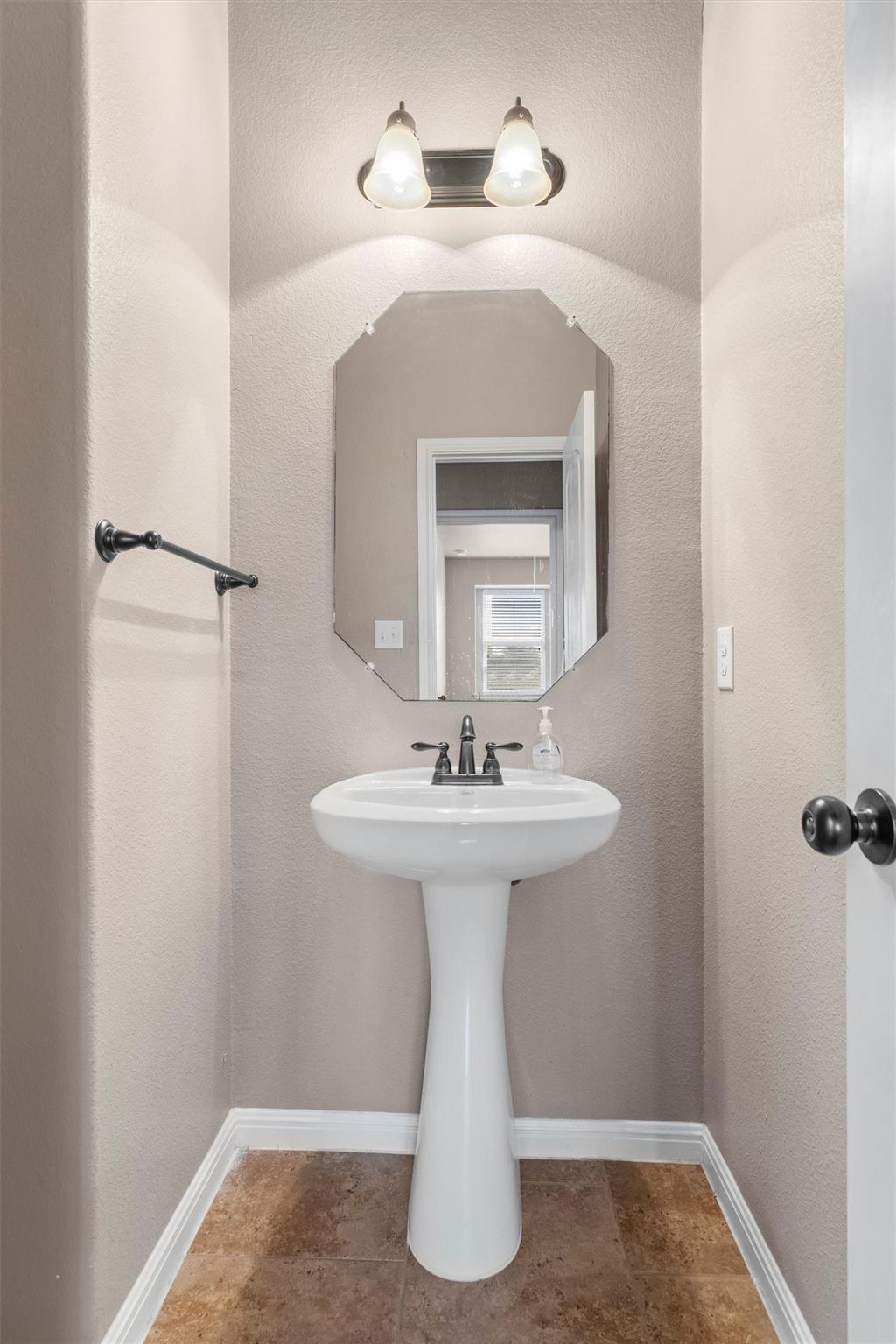 5941 Mantalcino Dr, Round Rock, TX 78665