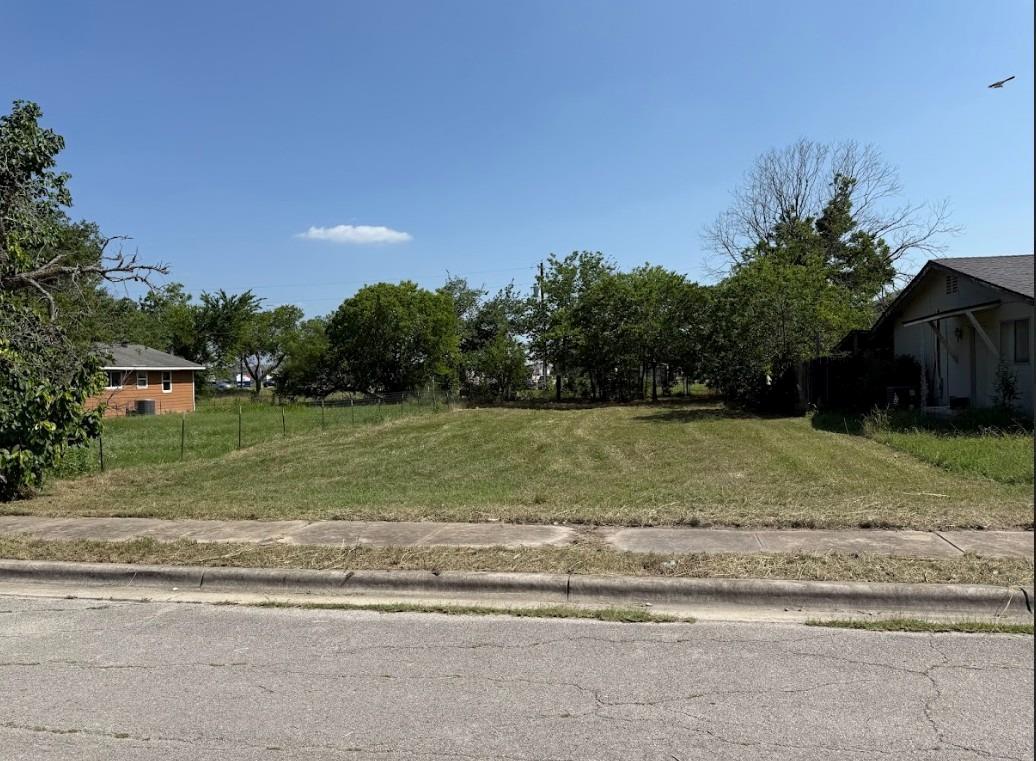 104 W Burton St, Manor, TX 78653