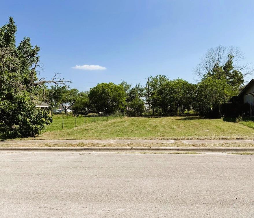 104 W Burton St, Manor, TX 78653