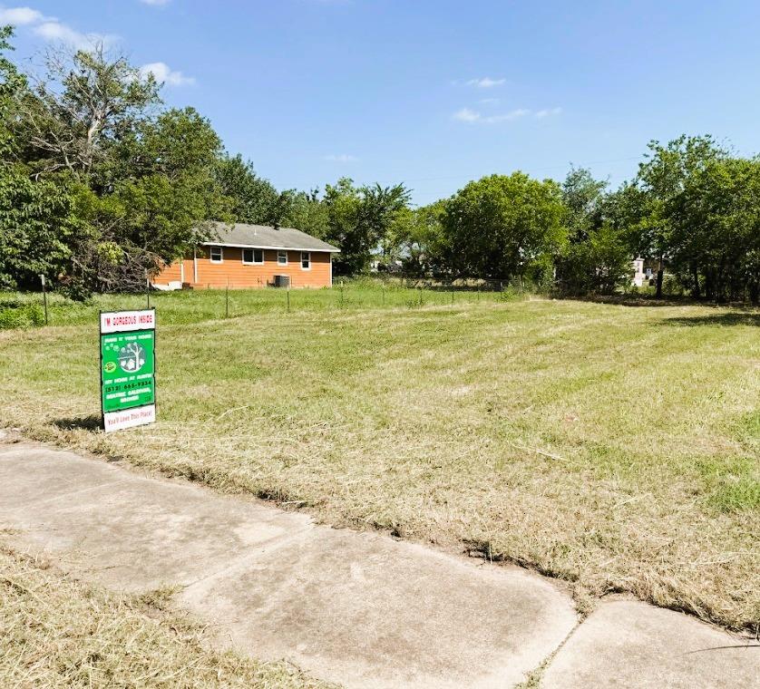 104 W Burton St, Manor, TX 78653
