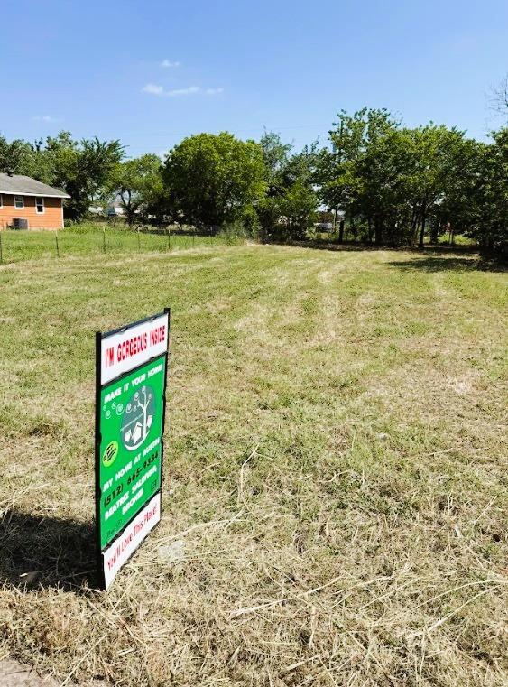 104 W Burton St, Manor, TX 78653