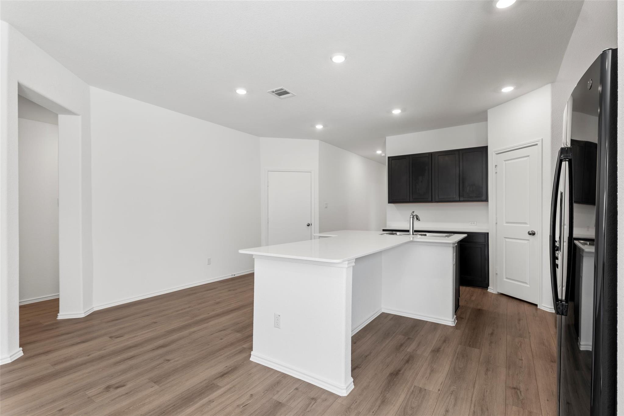 625 Waterway Ave, Hutto, TX 78634