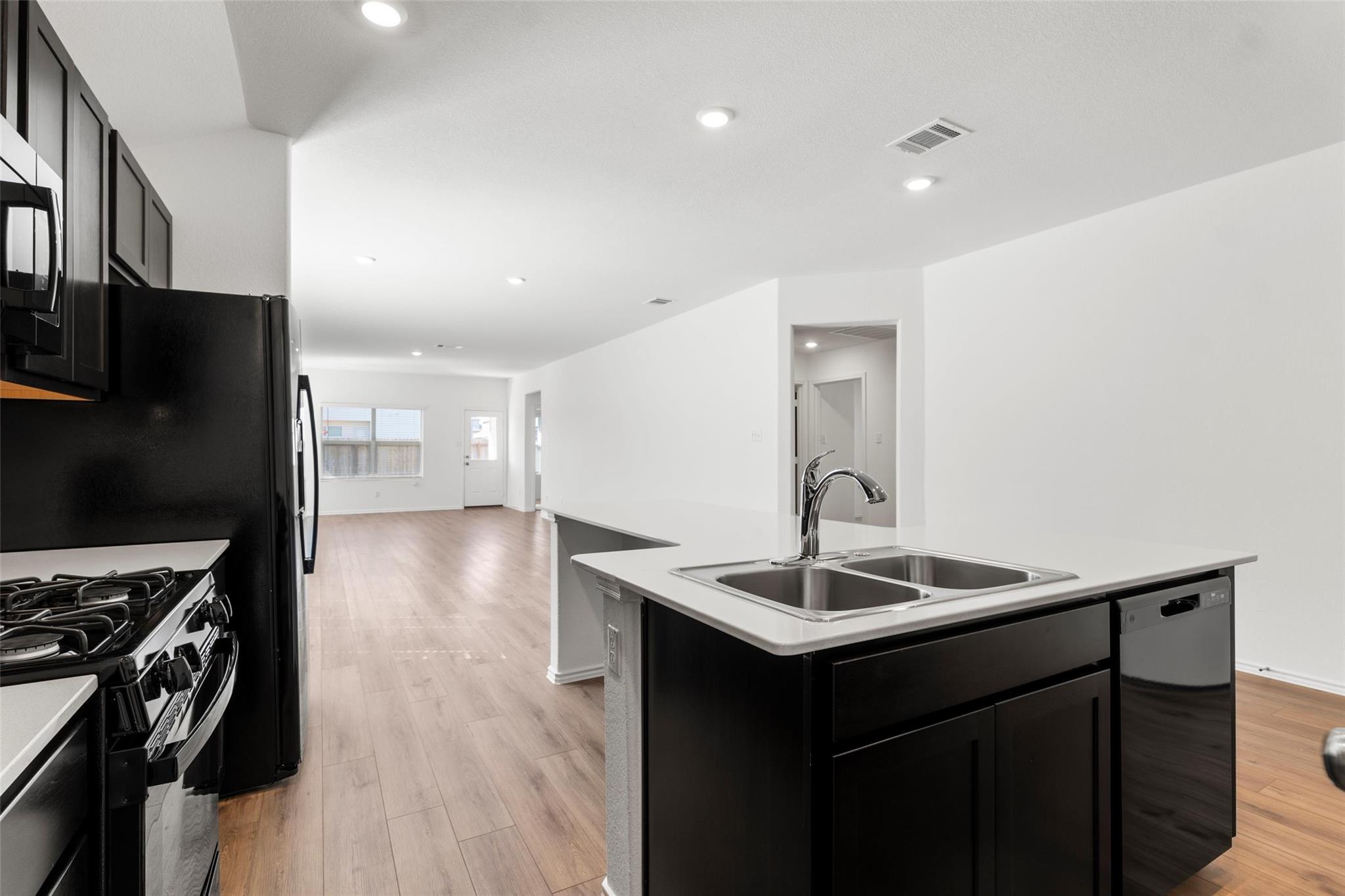 625 Waterway Ave, Hutto, TX 78634