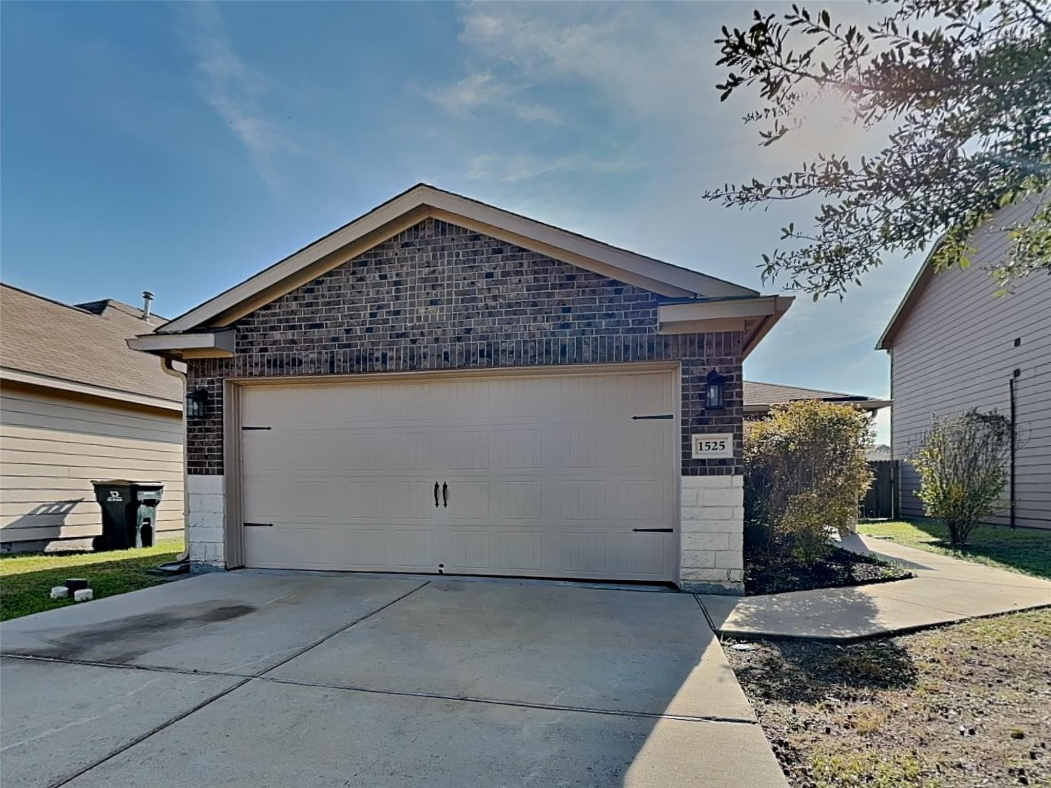 1525 Treeta Trl, Kyle, TX 78640