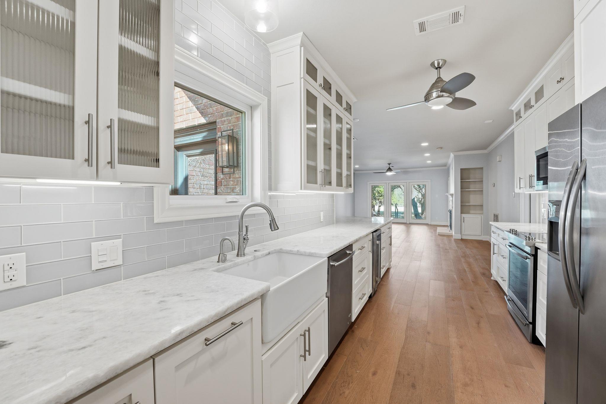 28 Tournament Way, The Hills, TX 78738