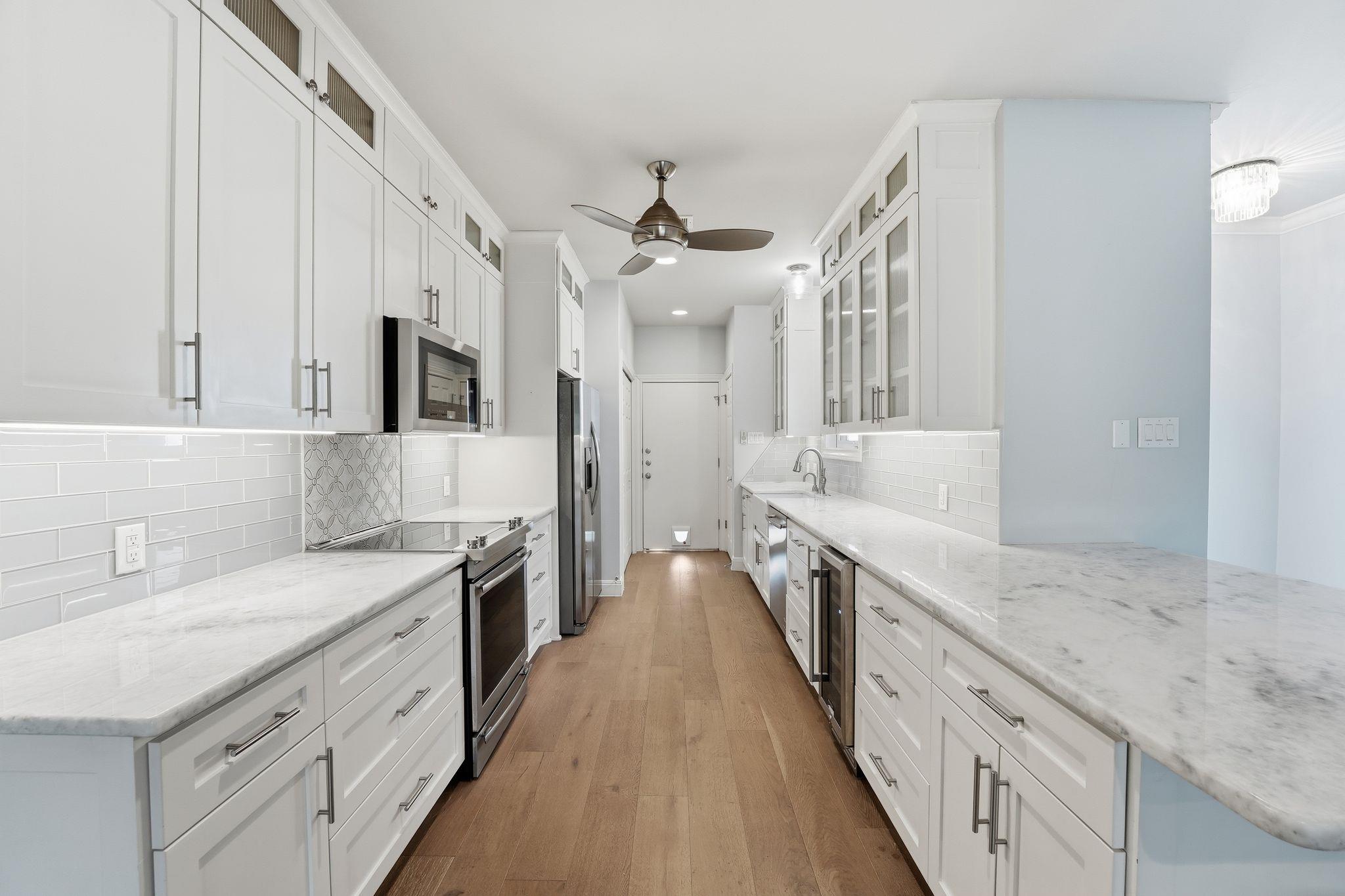 28 Tournament Way, The Hills, TX 78738