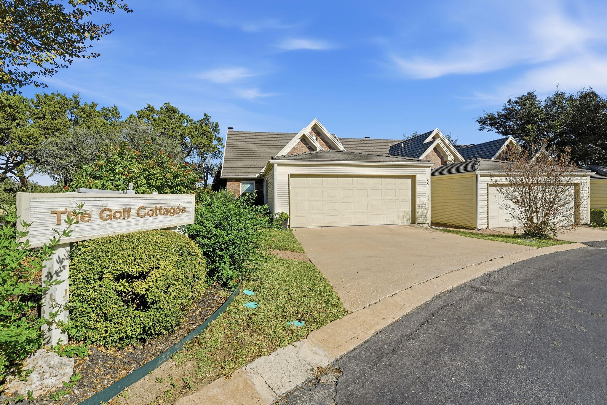 28 Tournament Way, The Hills, TX 78738