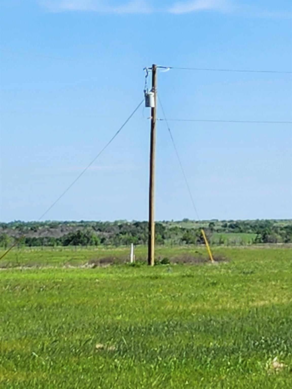 3001 Dolphin Dr, Coupland, TX 78615