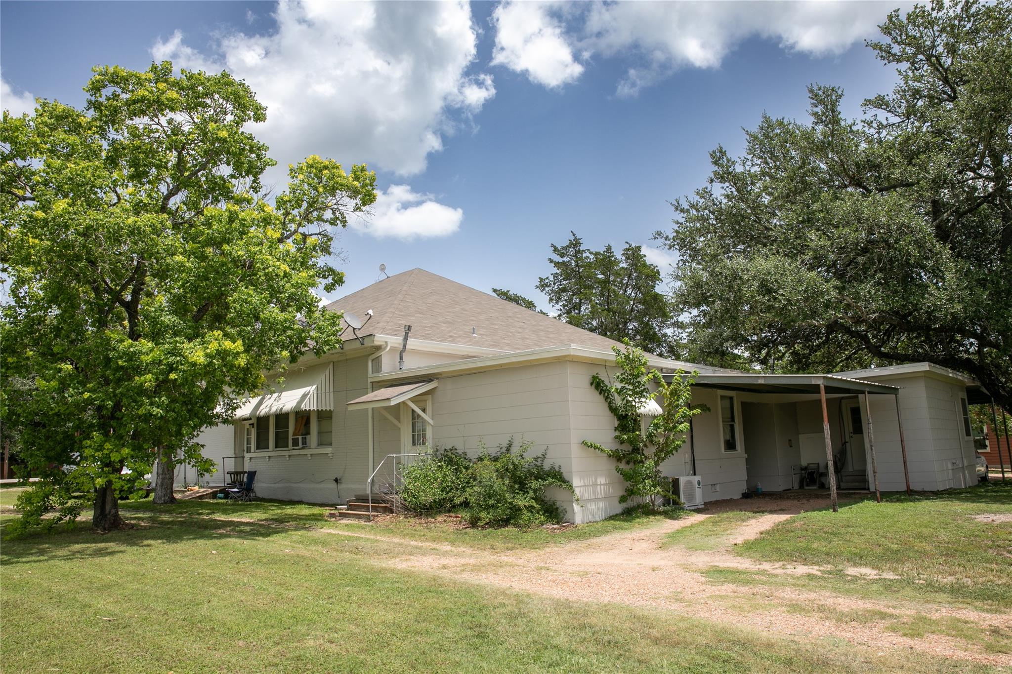 515 N Colorado St, Burton, TX 77835