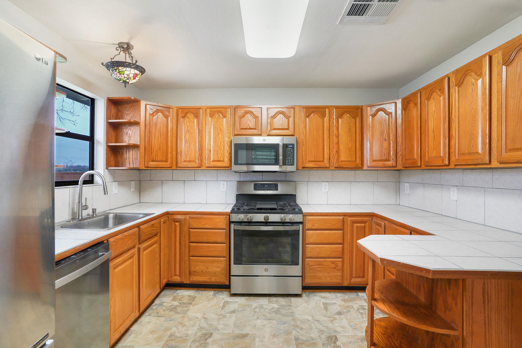 358 Lake Placid Dr, Seguin, TX 78155