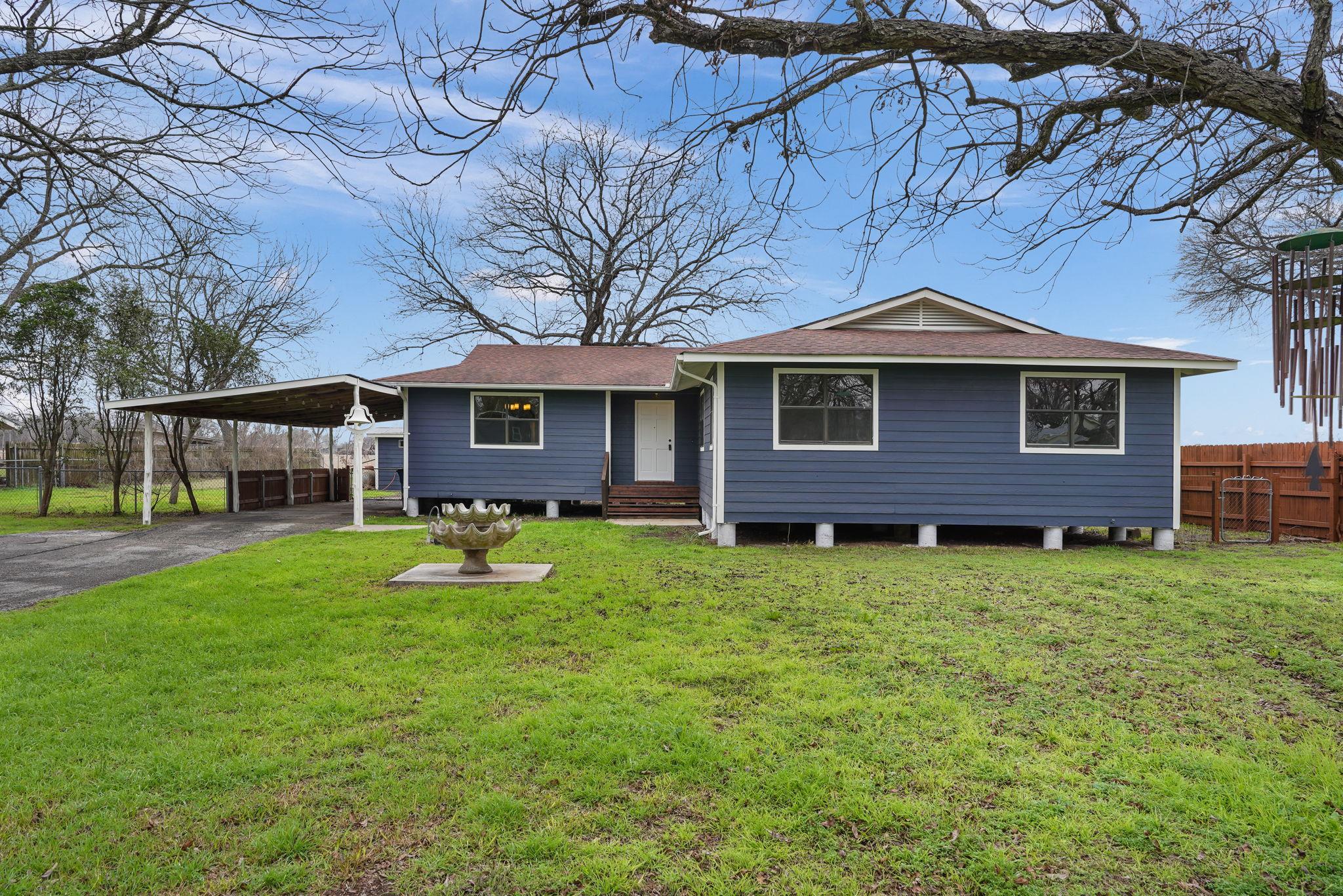 358 Lake Placid Dr, Seguin, TX 78155