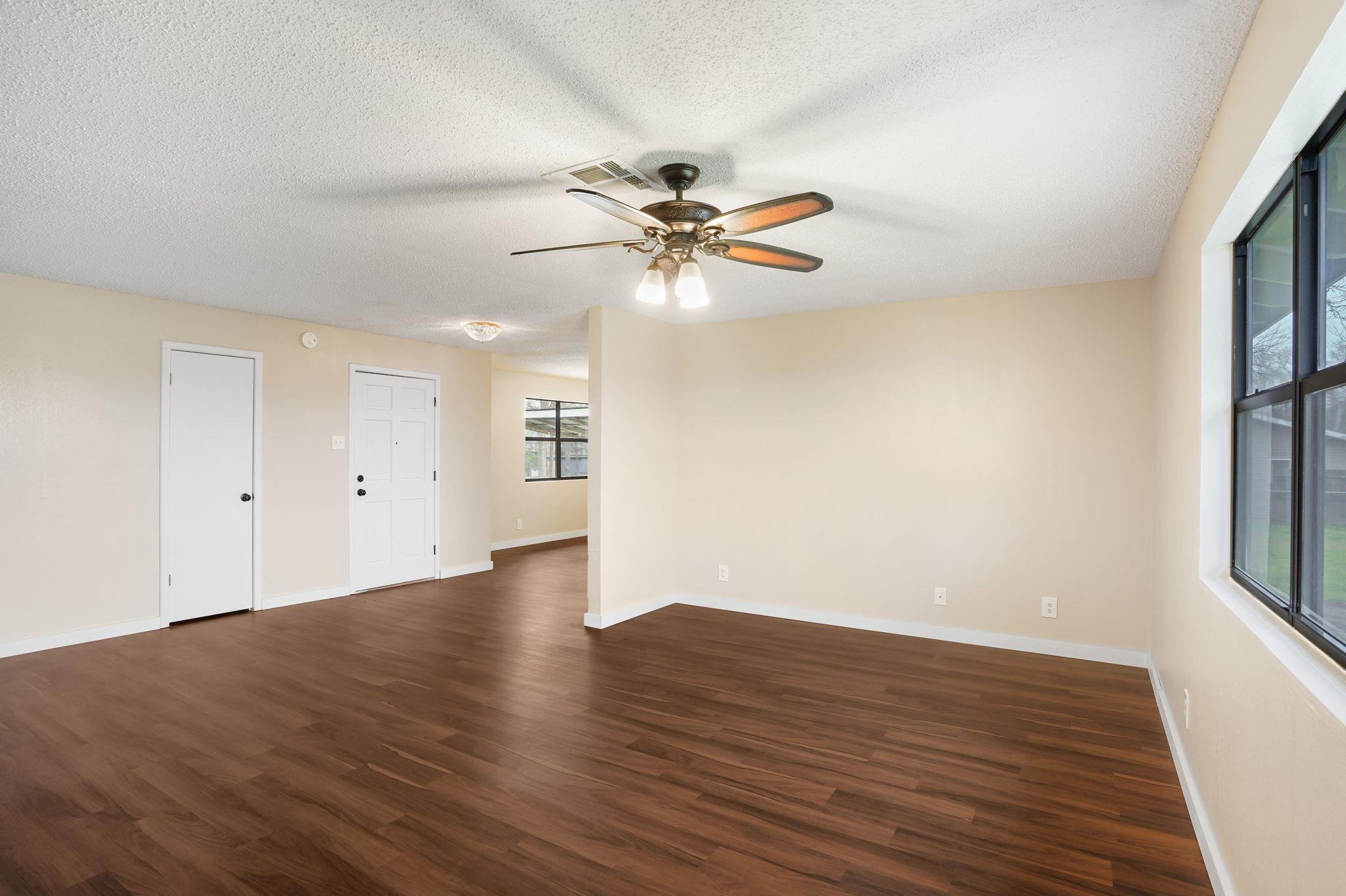 358 Lake Placid Dr, Seguin, TX 78155