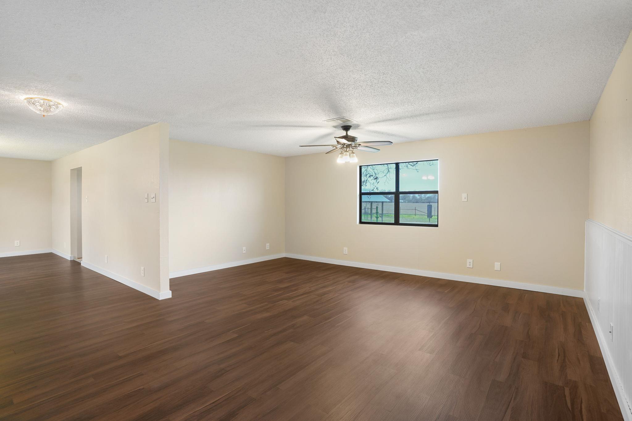 358 Lake Placid Dr, Seguin, TX 78155