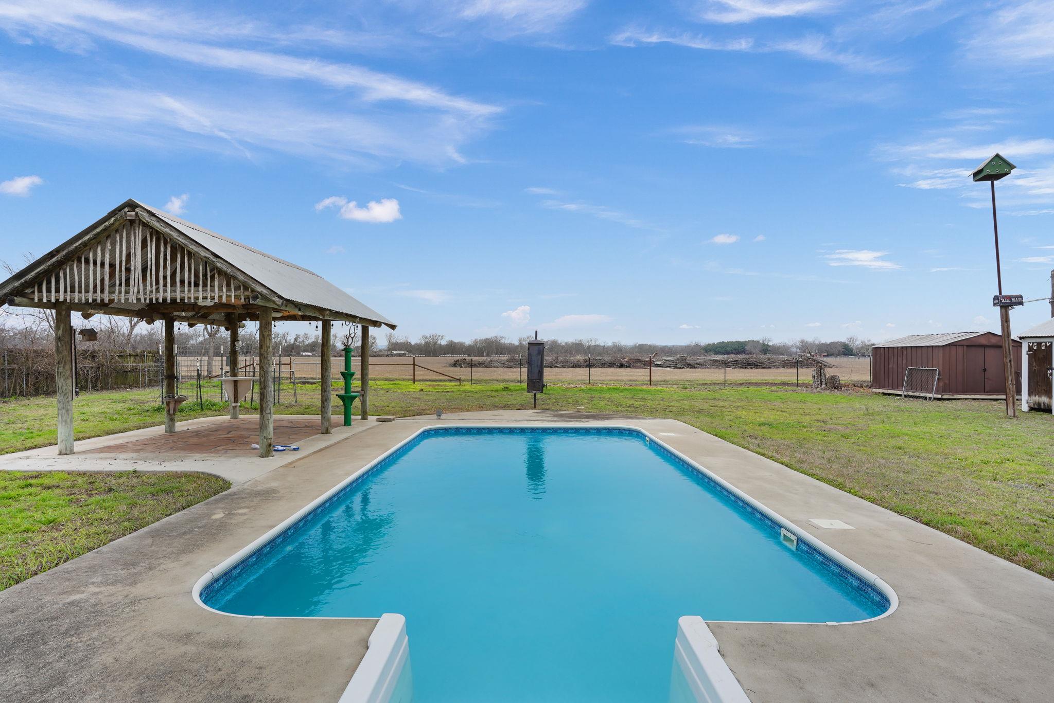 358 Lake Placid Dr, Seguin, TX 78155