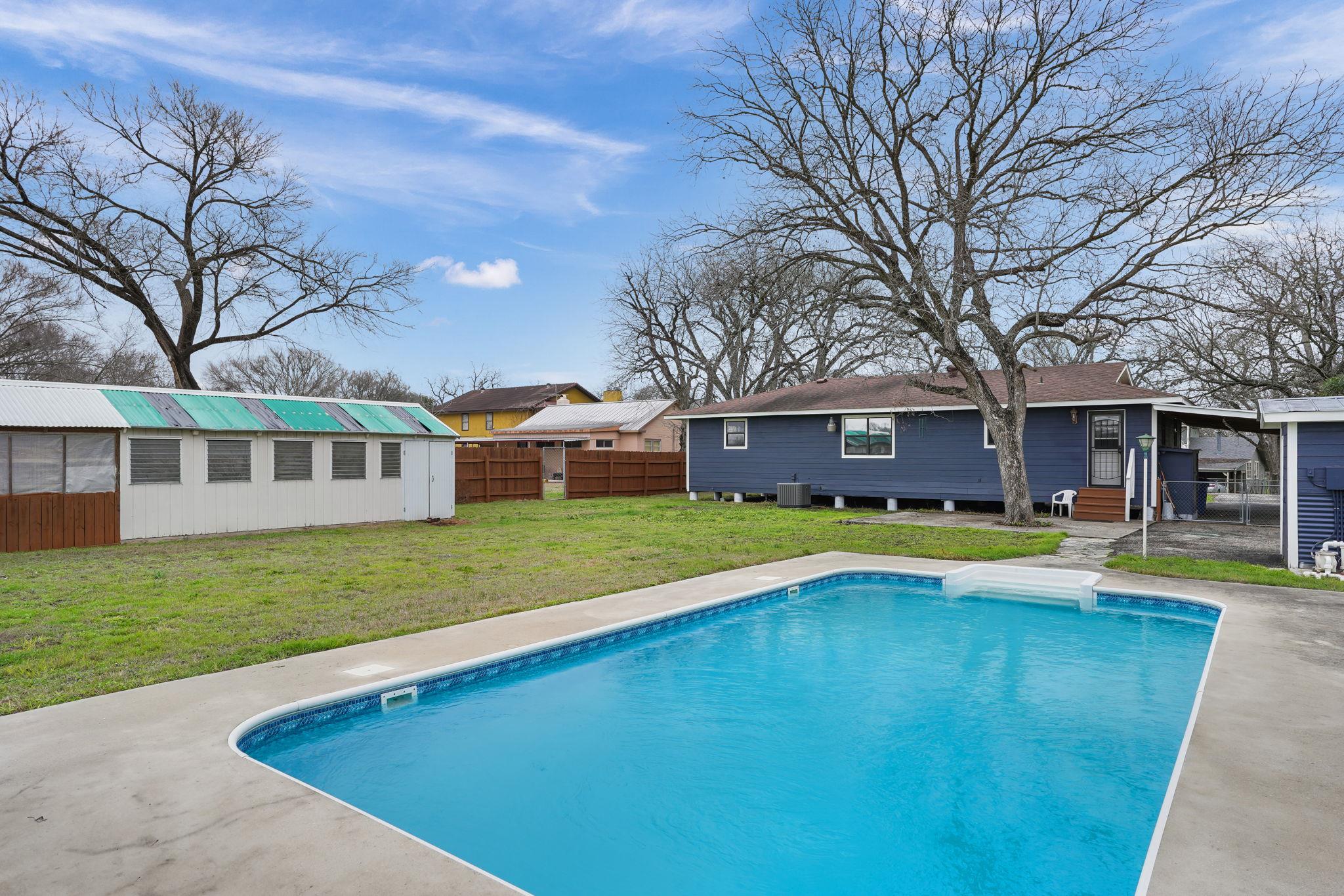 358 Lake Placid Dr, Seguin, TX 78155