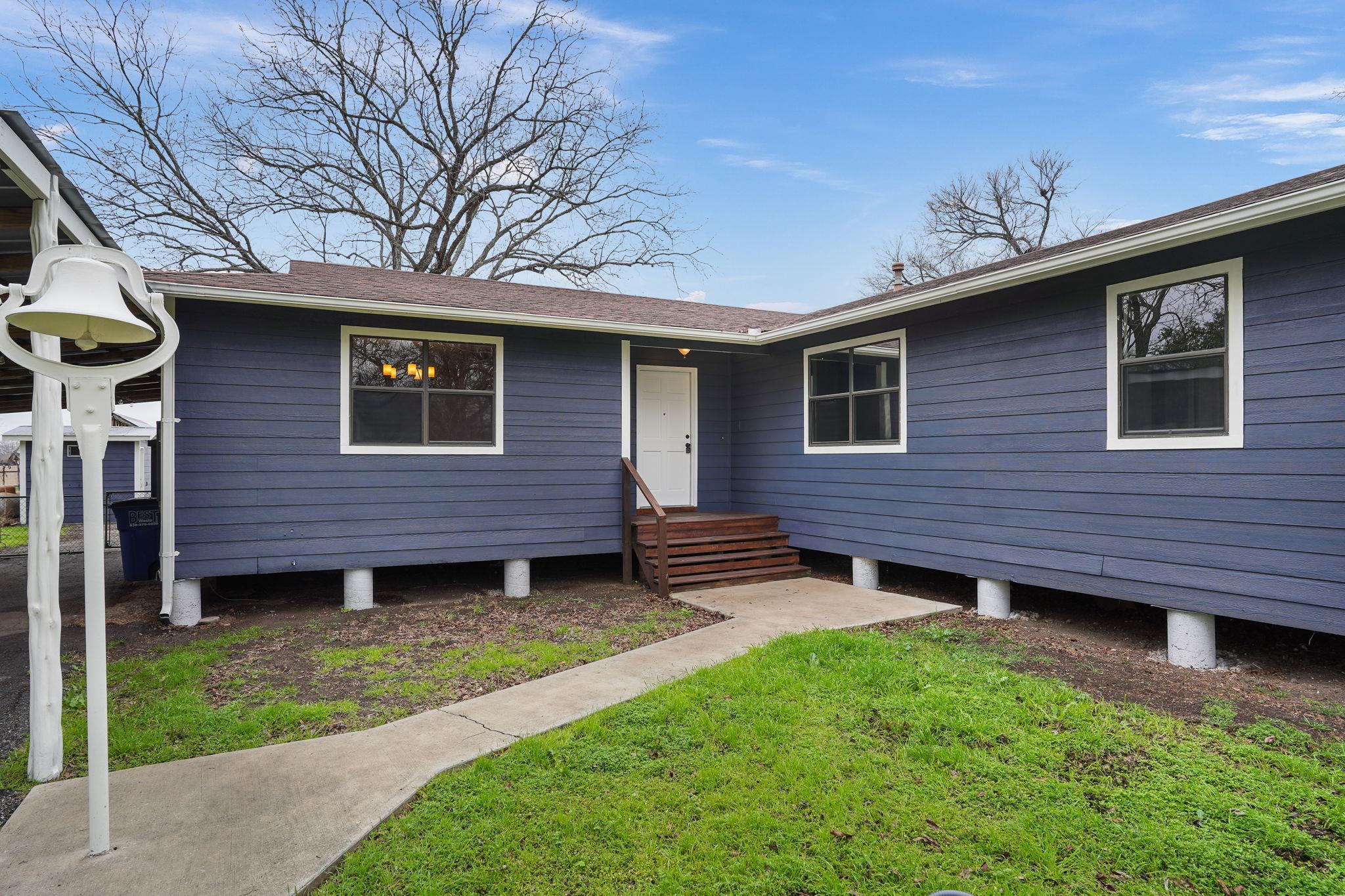 358 Lake Placid Dr, Seguin, TX 78155