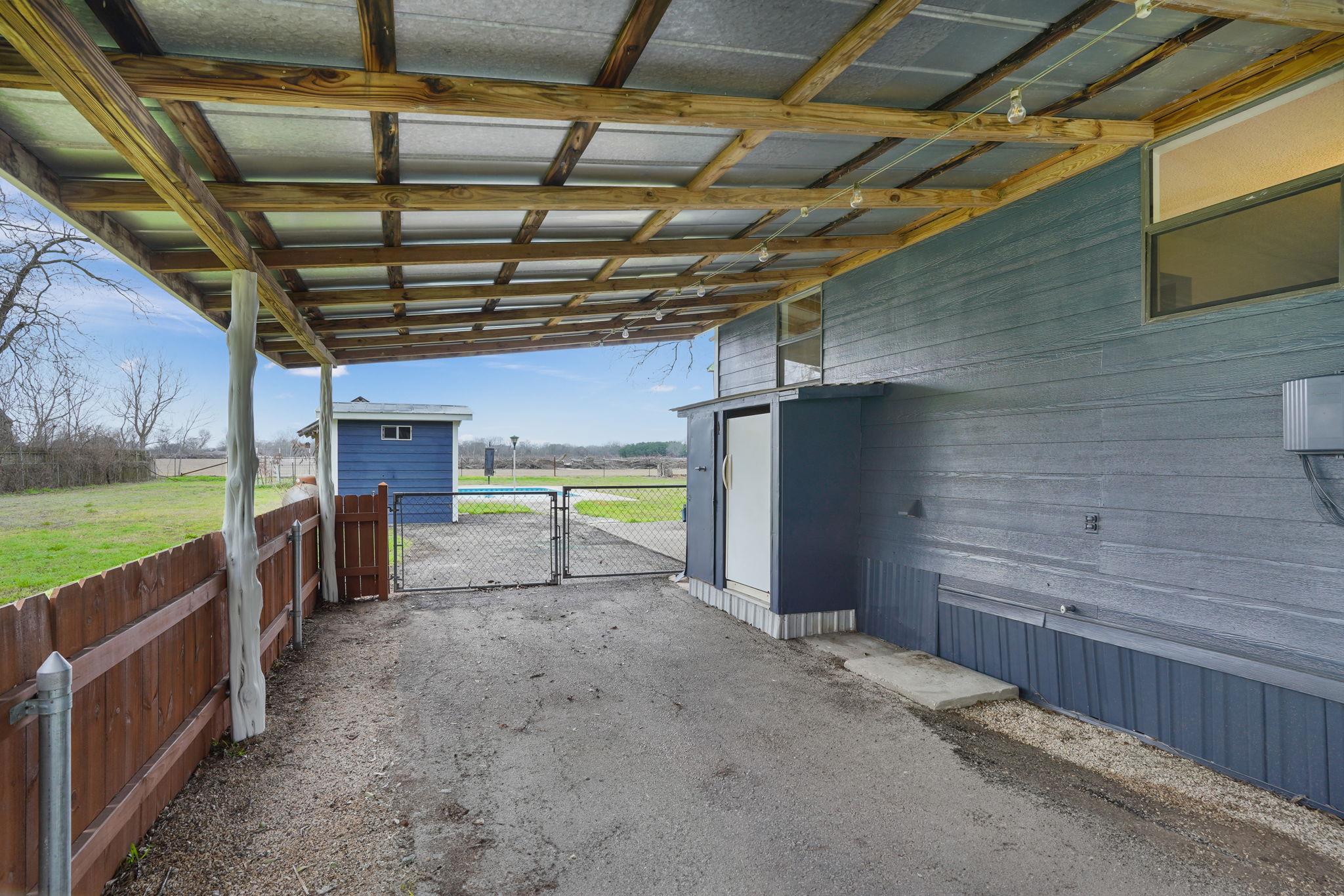 358 Lake Placid Dr, Seguin, TX 78155