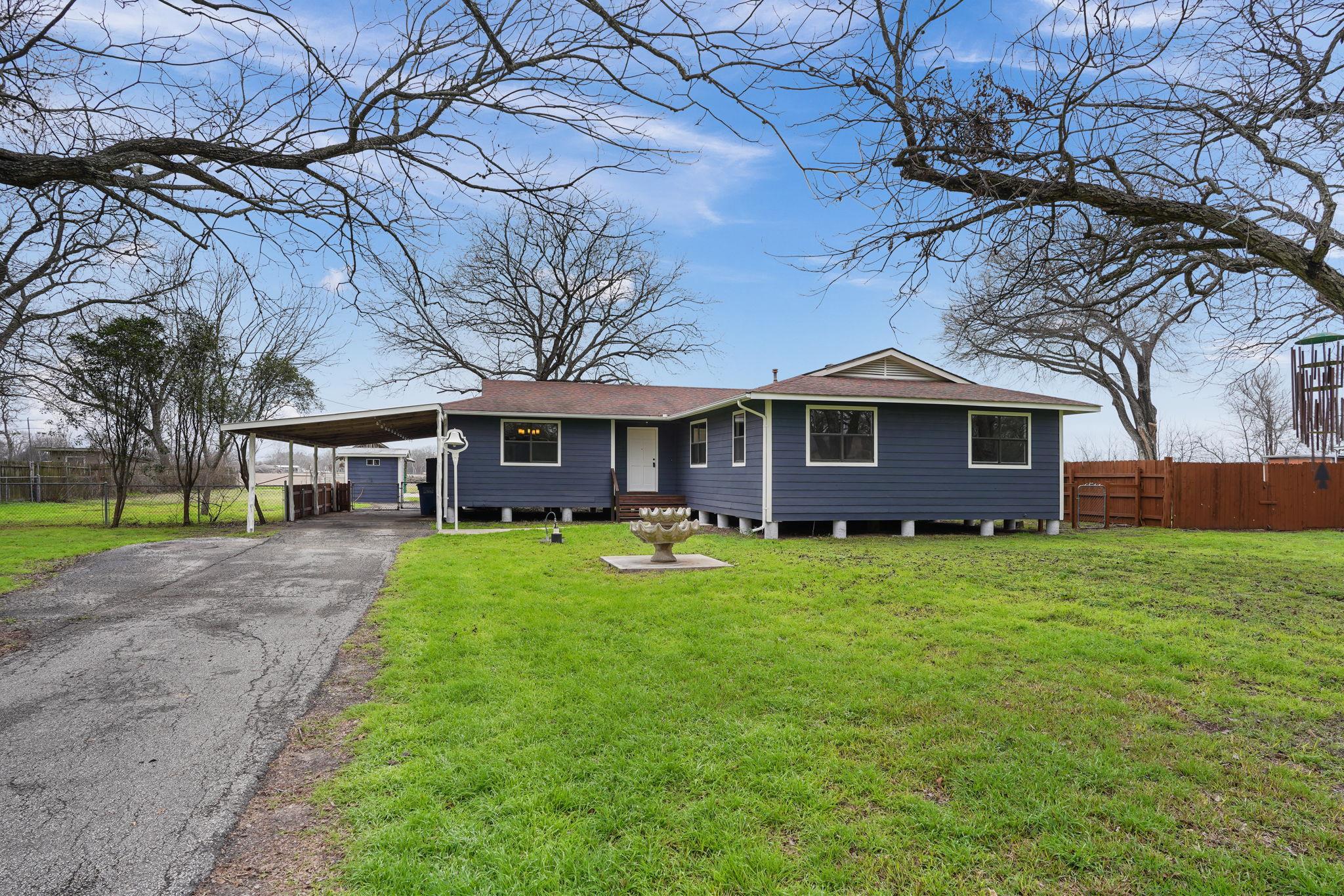 358 Lake Placid Dr, Seguin, TX 78155