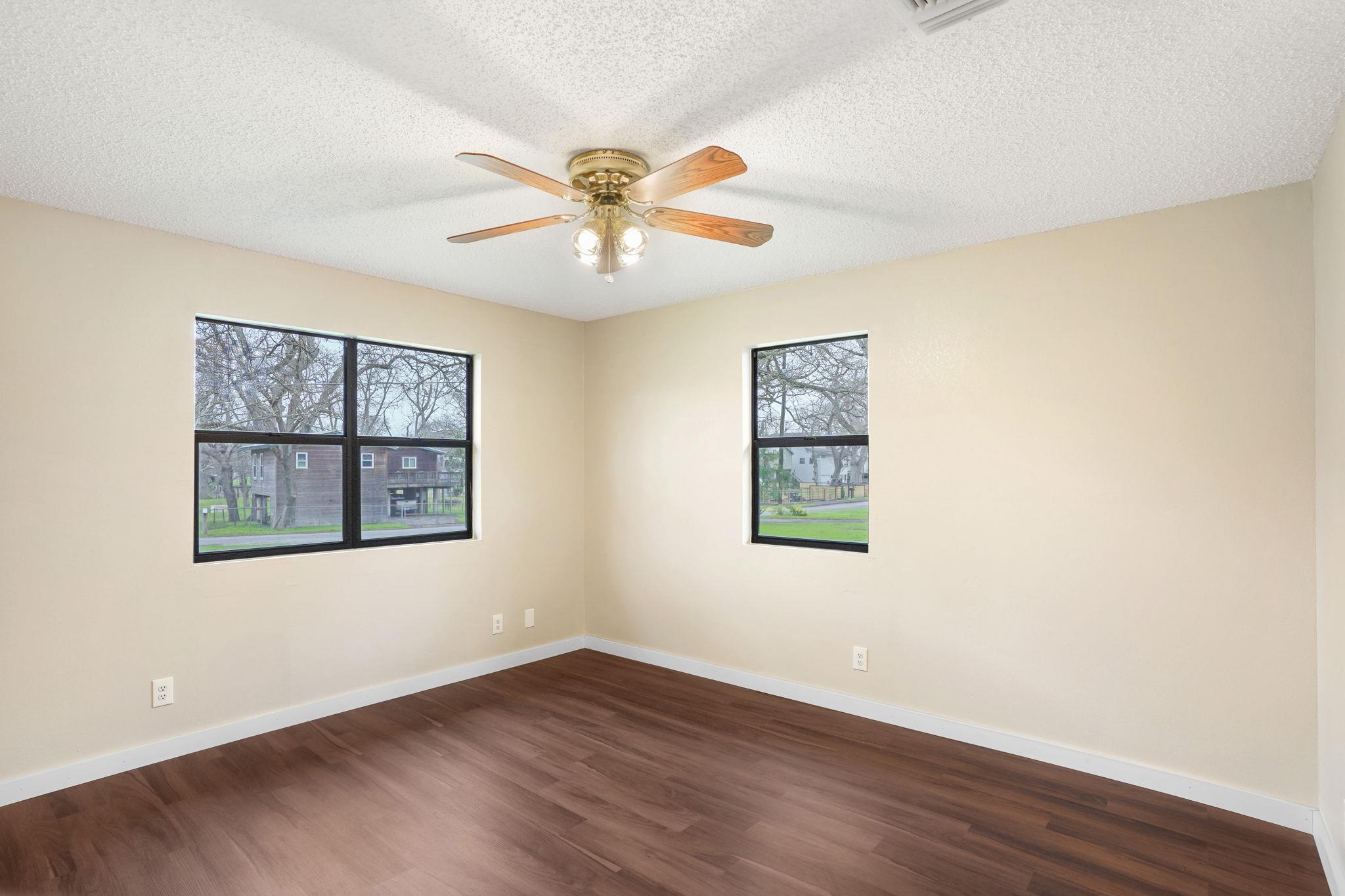 358 Lake Placid Dr, Seguin, TX 78155