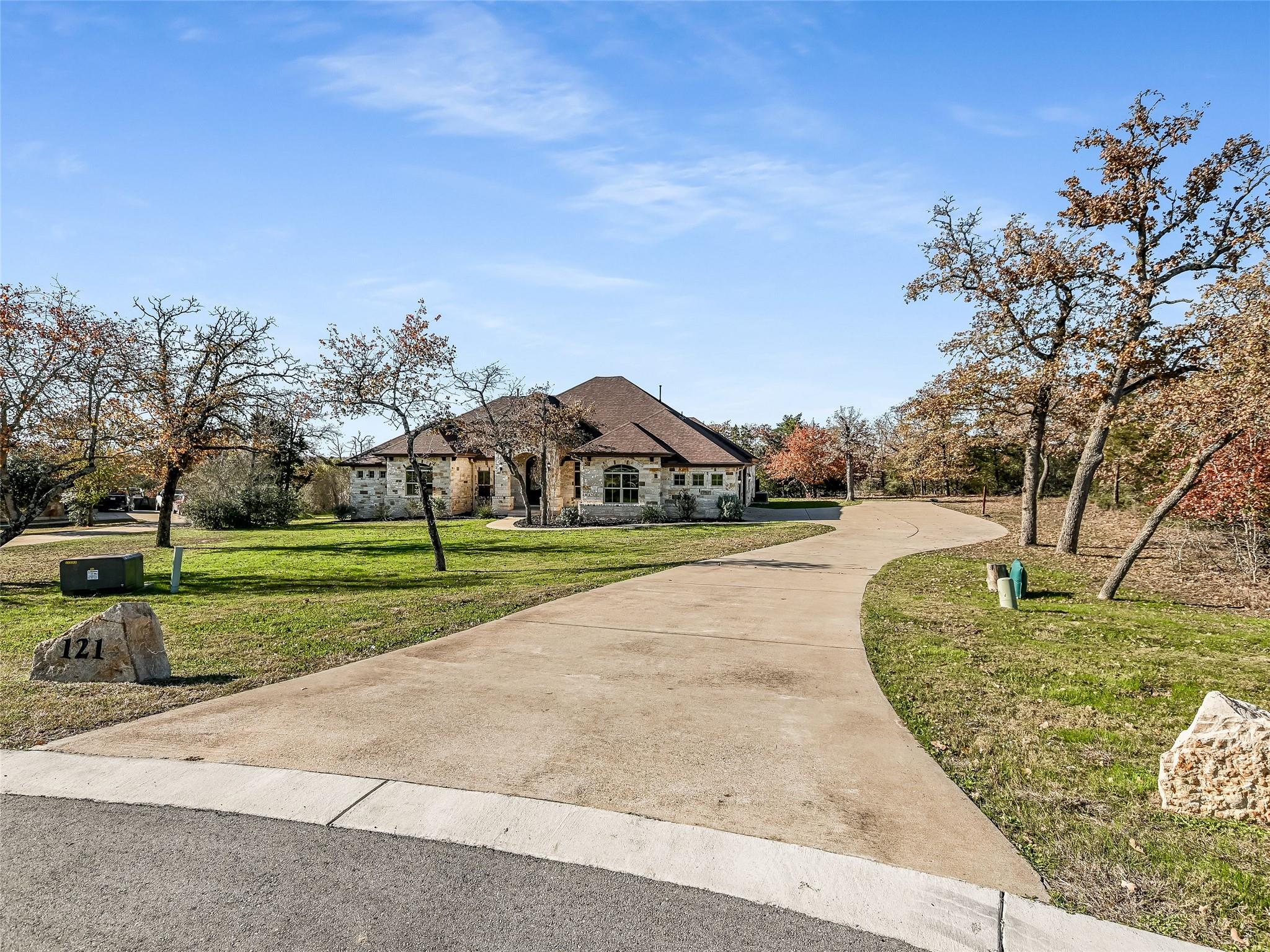 121 Wagon Gap Ct, Bastrop, TX 78602