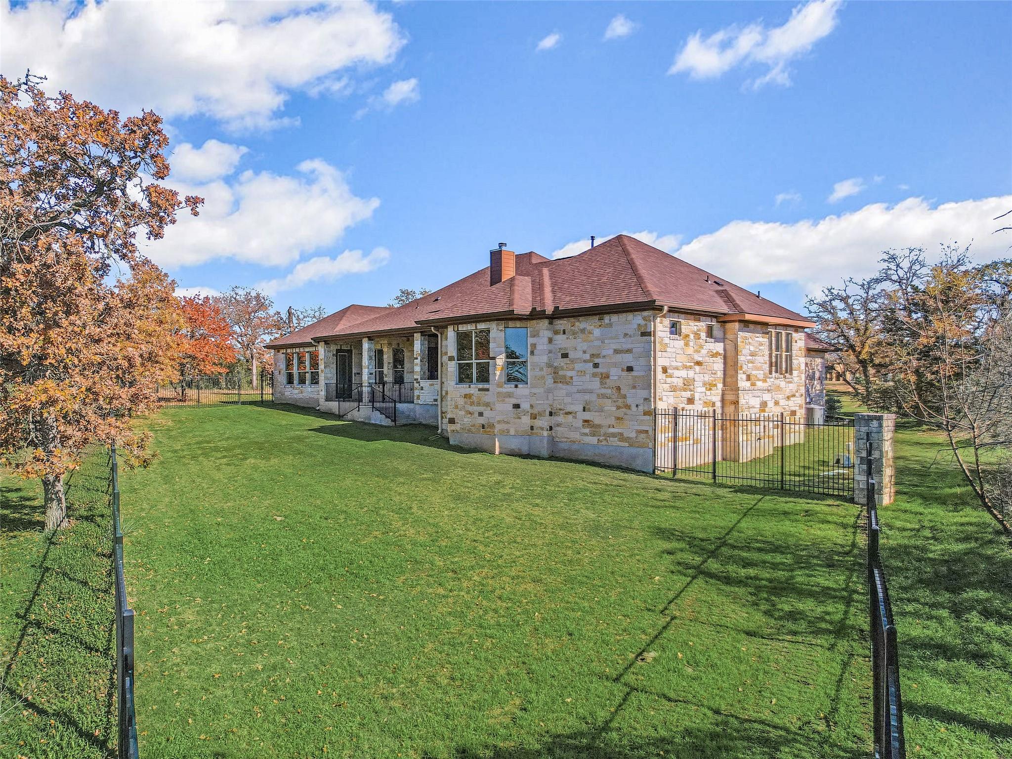 121 Wagon Gap Ct, Bastrop, TX 78602