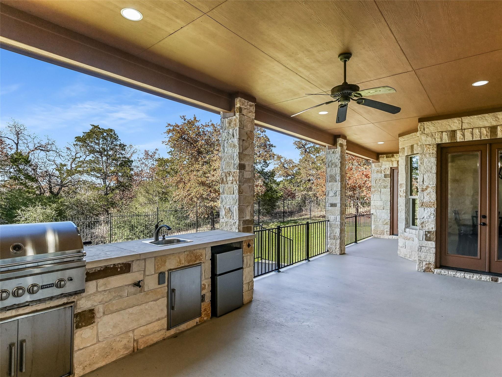 121 Wagon Gap Ct, Bastrop, TX 78602