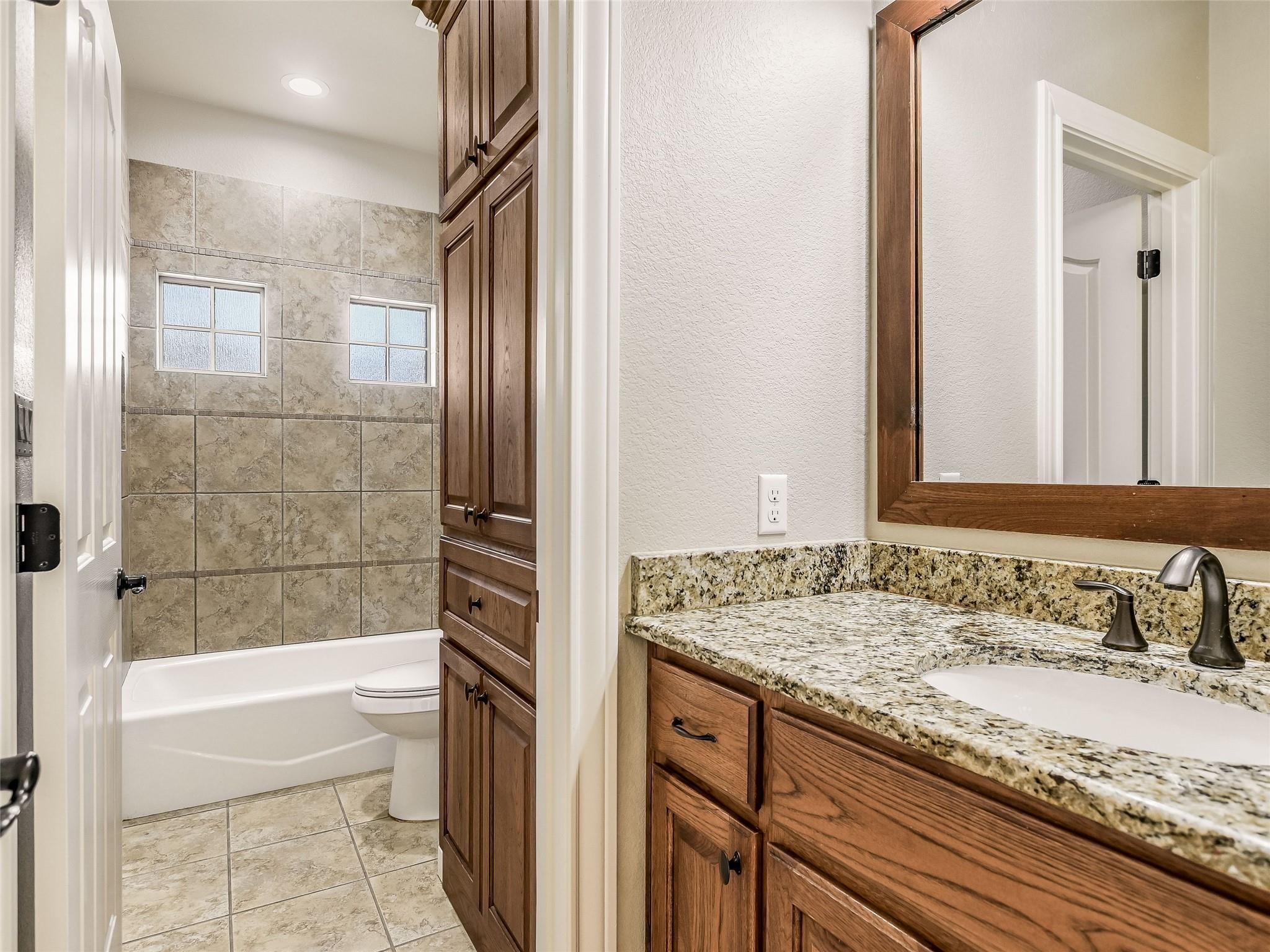 121 Wagon Gap Ct, Bastrop, TX 78602