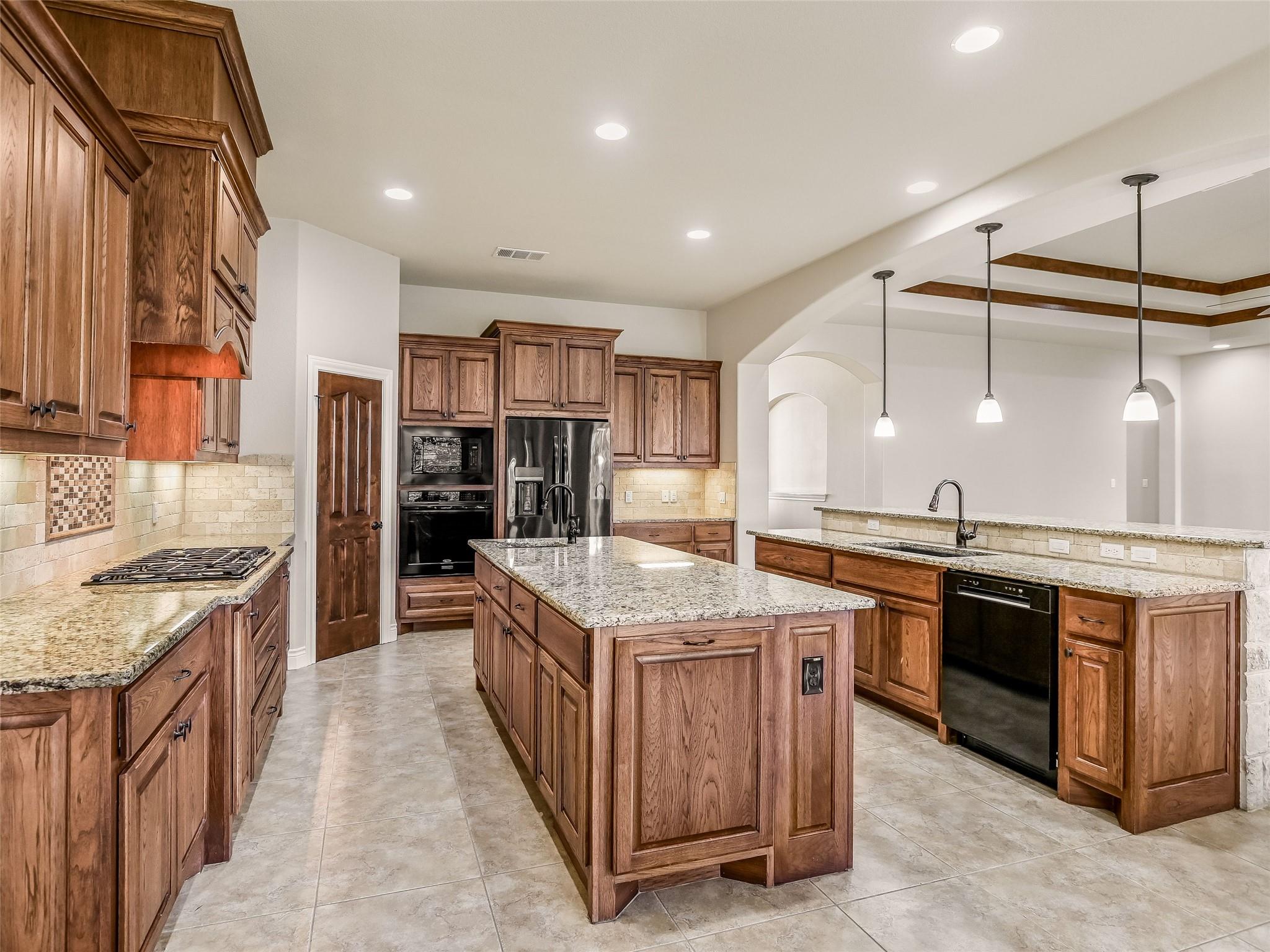 121 Wagon Gap Ct, Bastrop, TX 78602