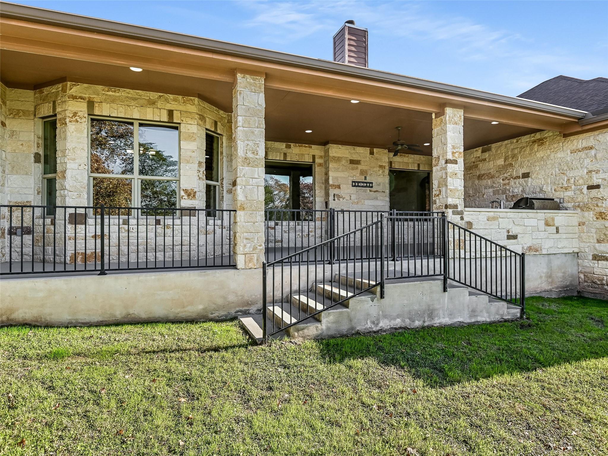 121 Wagon Gap Ct, Bastrop, TX 78602