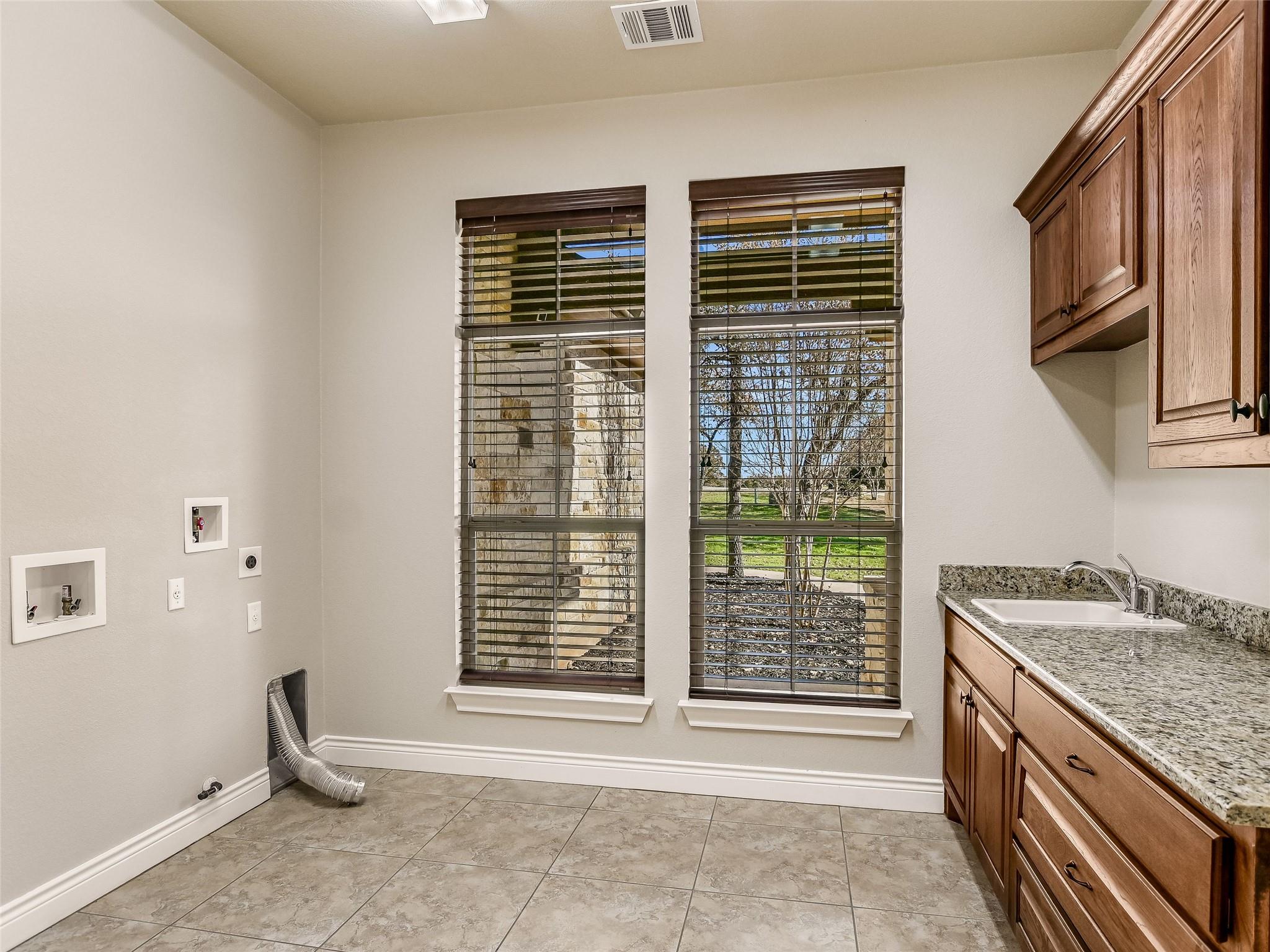 121 Wagon Gap Ct, Bastrop, TX 78602