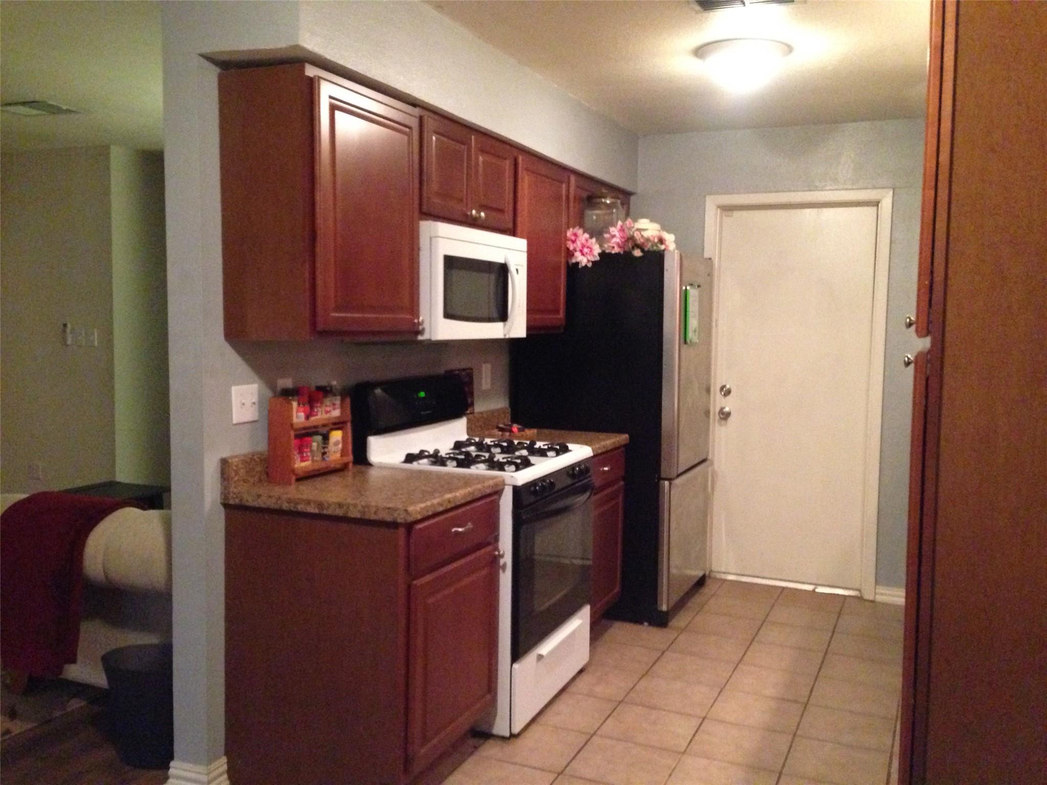 1917 Castle Gate Cir, San Marcos, TX 78666