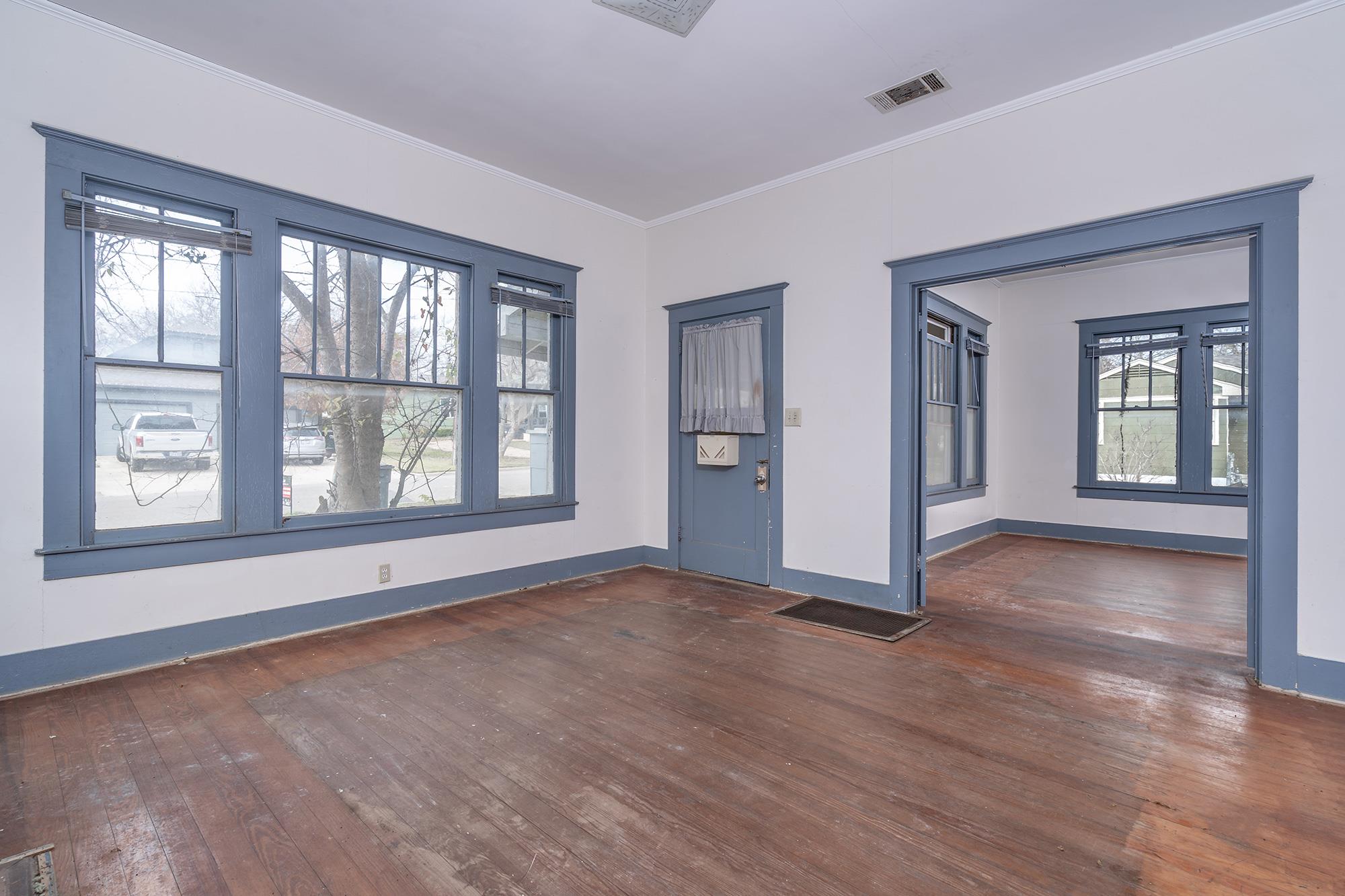 1621 S College St, Georgetown, TX 78626