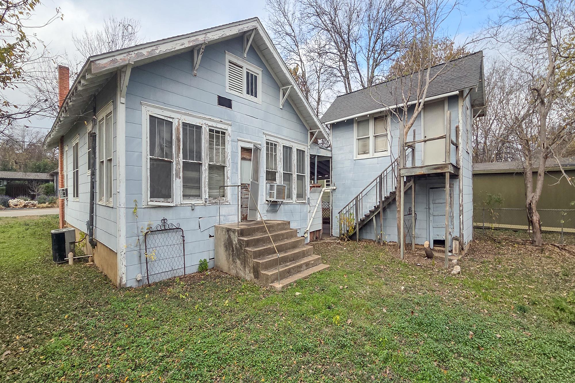 1621 S College St, Georgetown, TX 78626