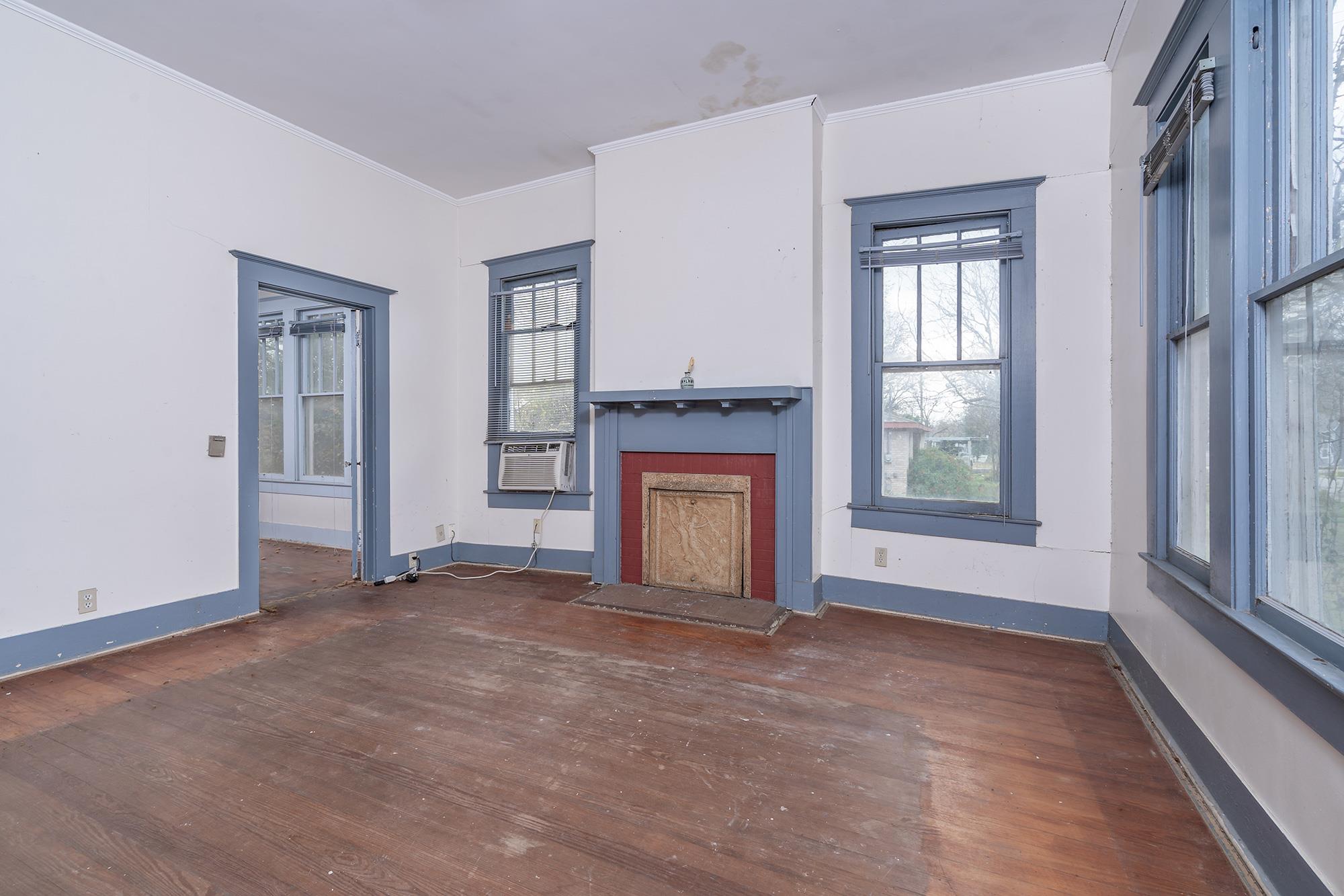 1621 S College St, Georgetown, TX 78626