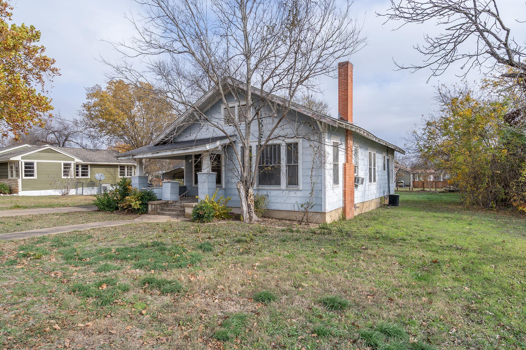 1621 S College St, Georgetown, TX 78626