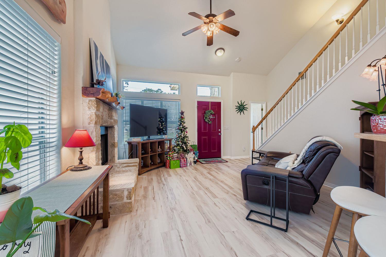 10815 Glen View Cir, Dripping Springs, TX 78620